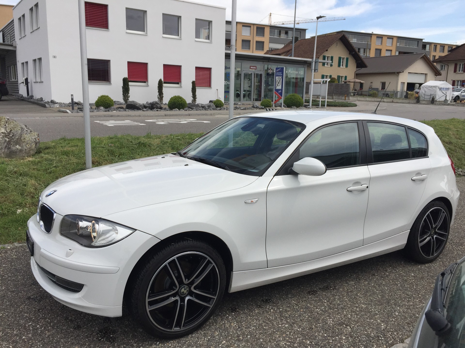 BMW 120i-image-14