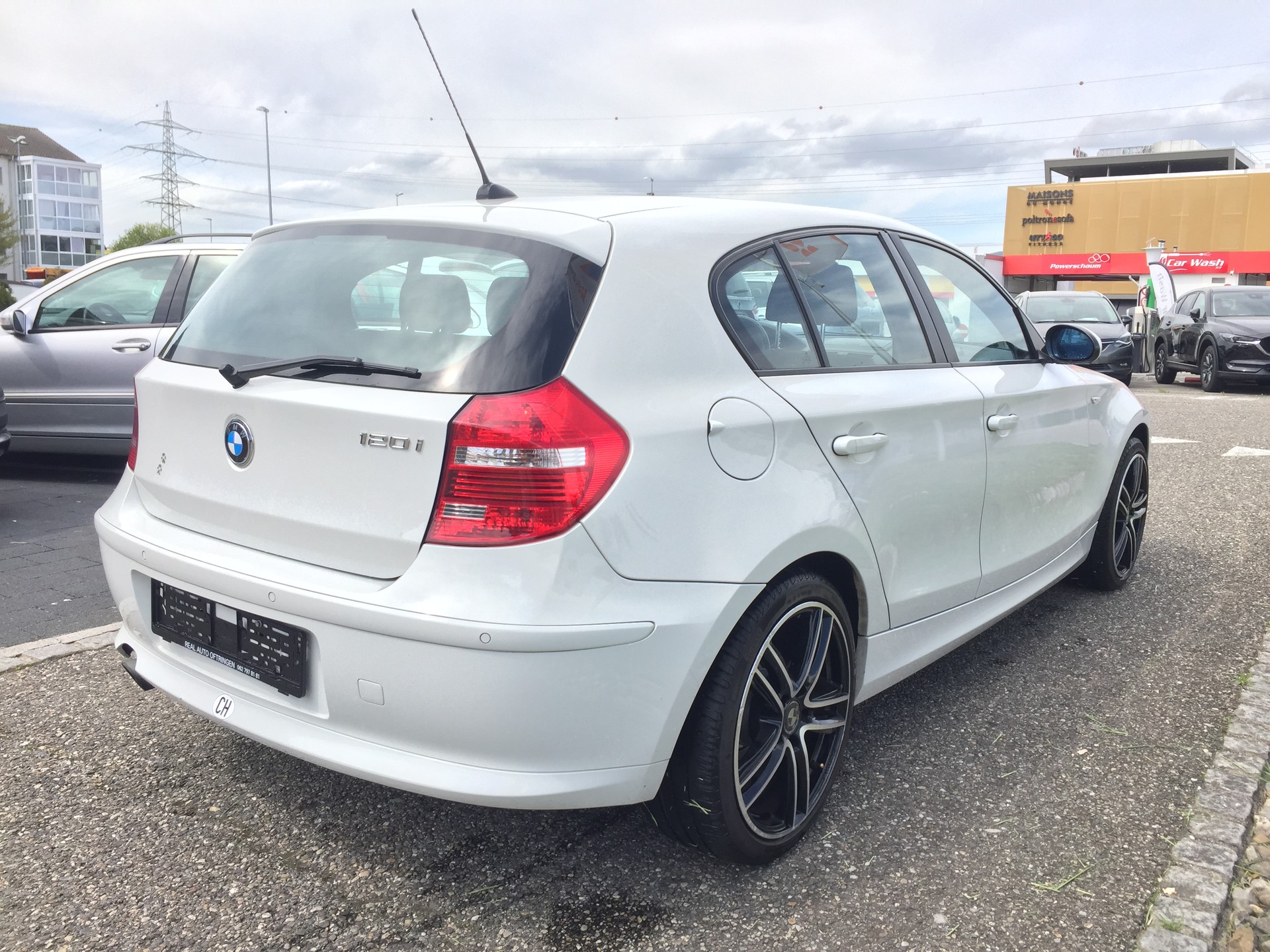 BMW 120i-image-4