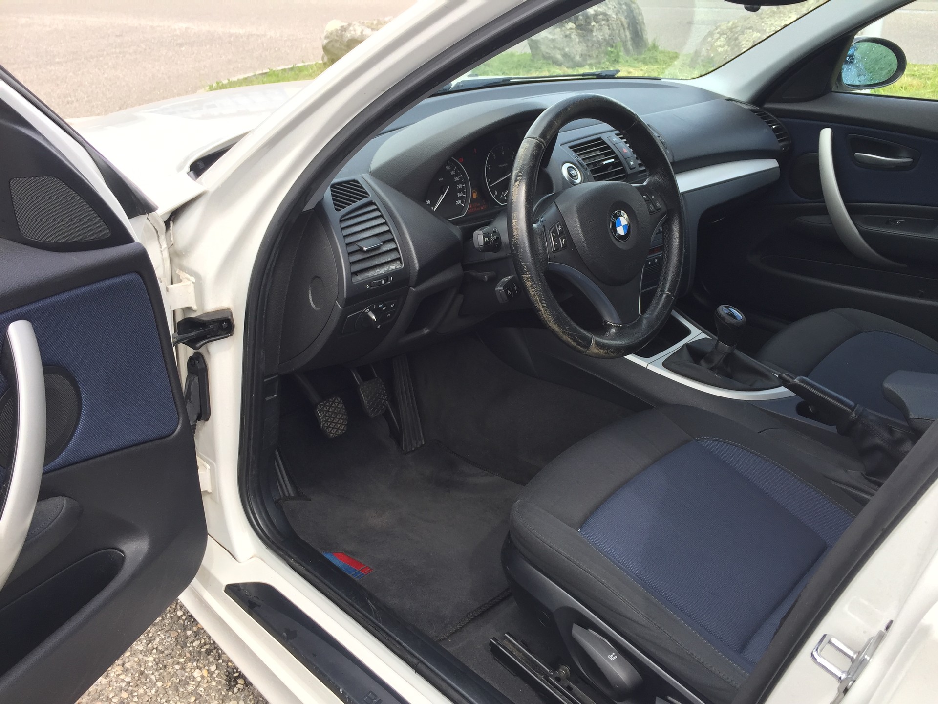 BMW 120i-image-10