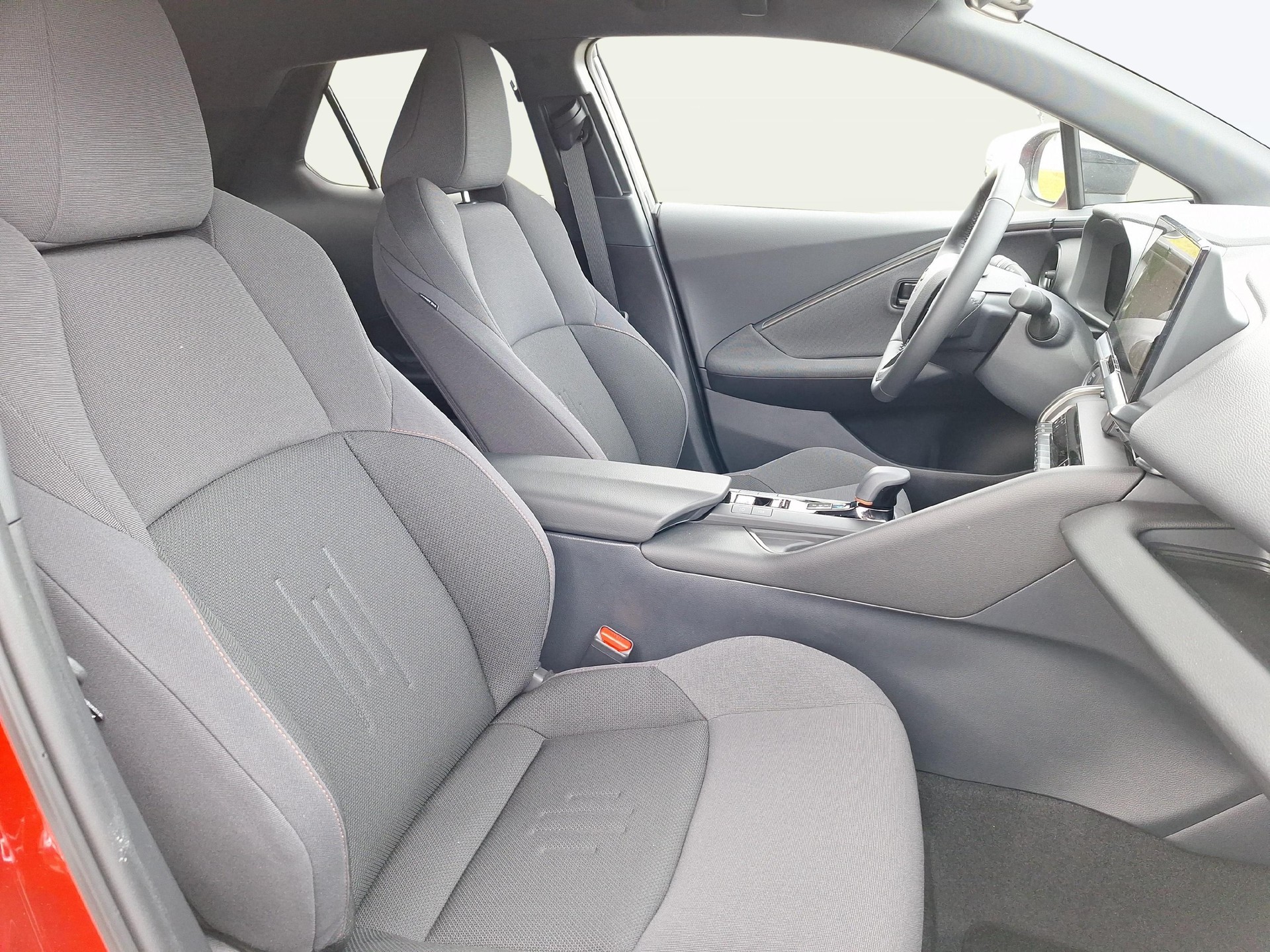 TOYOTA C-HR 2.0 PHEV Swiss Edition-image-8
