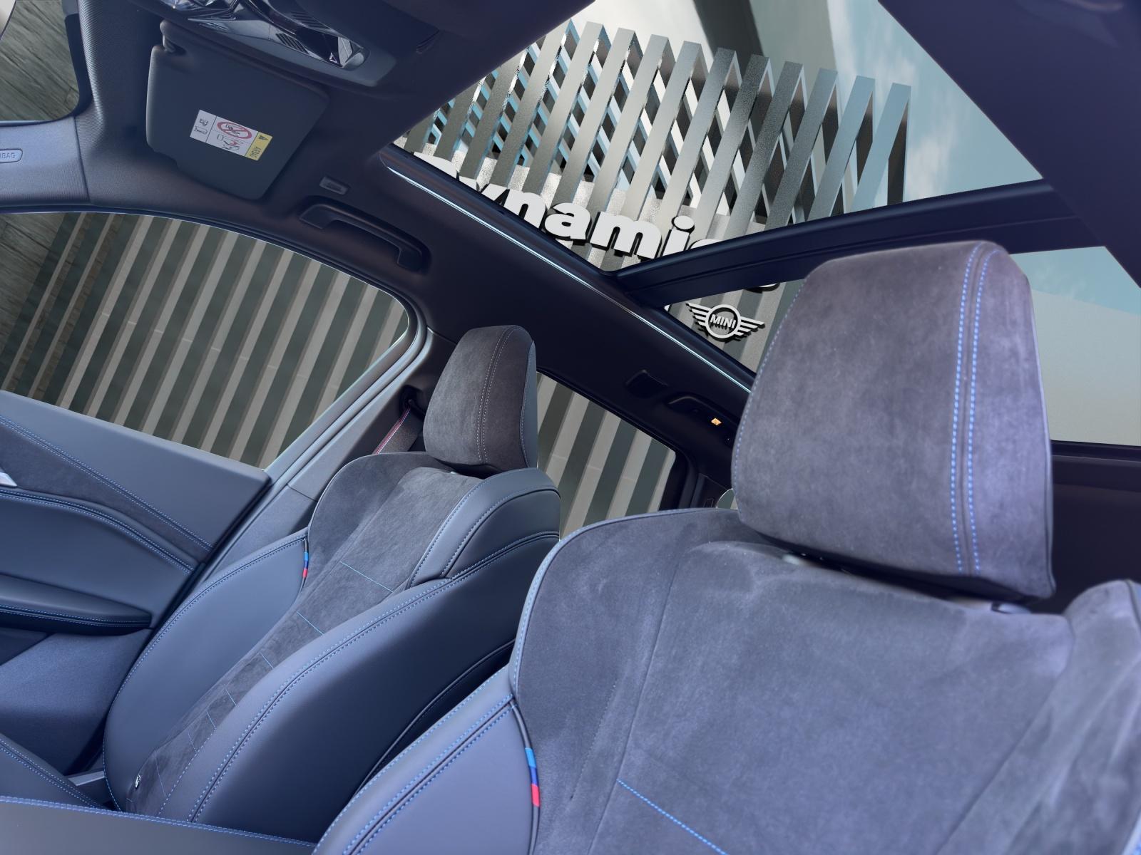 BMW iX1 30 xDrive M Sport Pro-image-15
