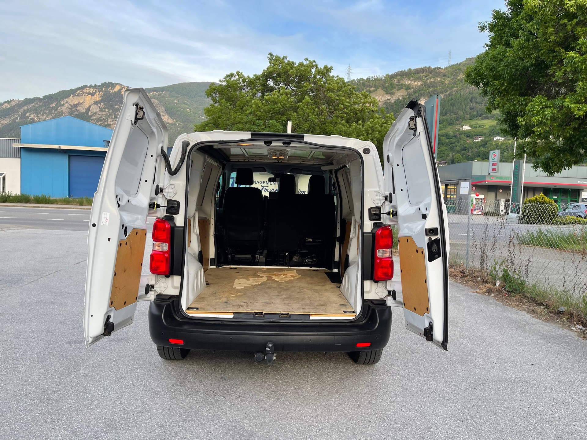 CITROEN Jumpy 2.0 BlueHDi 180 S&S XS Attraction EAT6-showroom-element-3