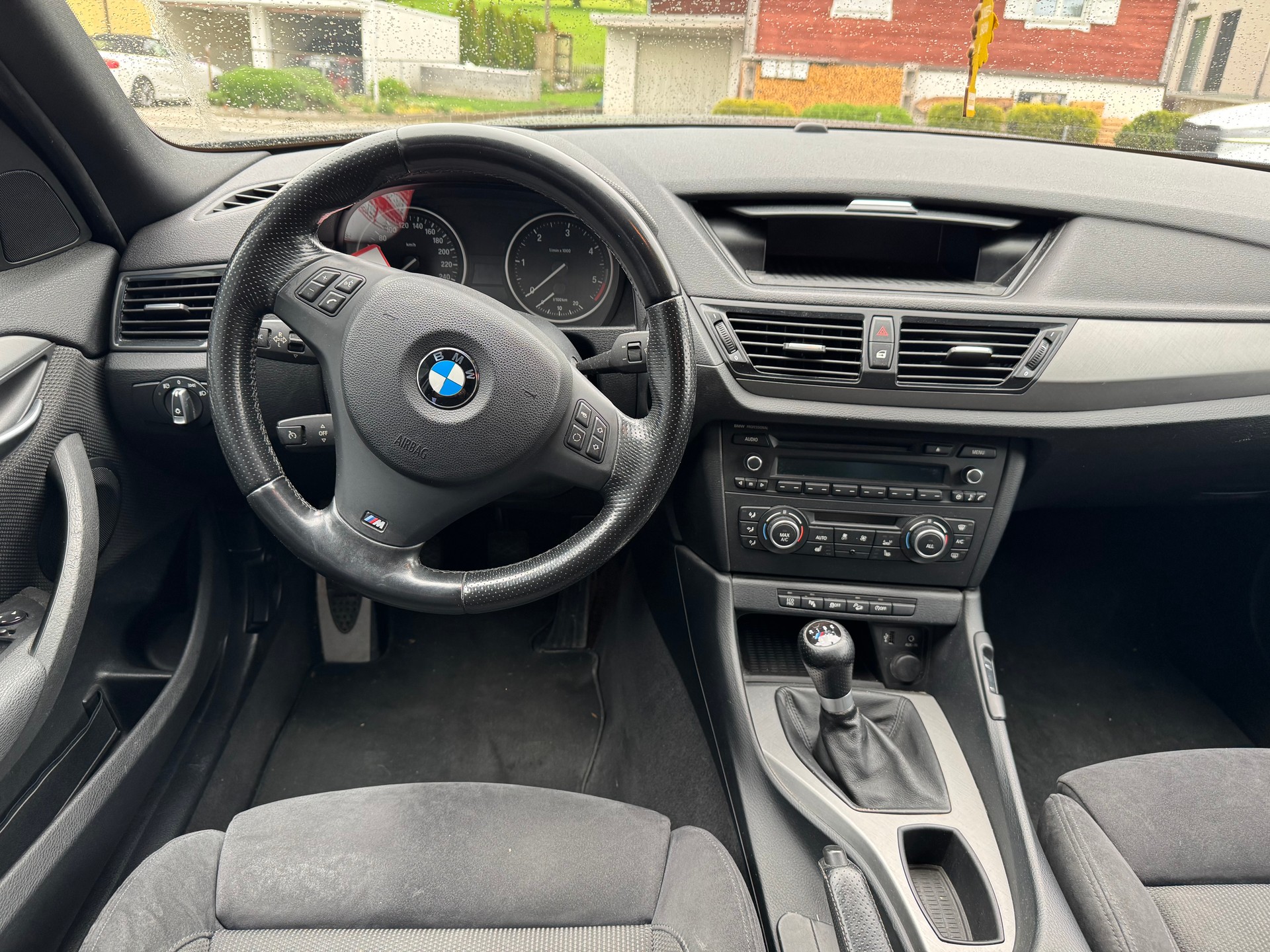 BMW X1 xDrive 20d Sport Line-image-6