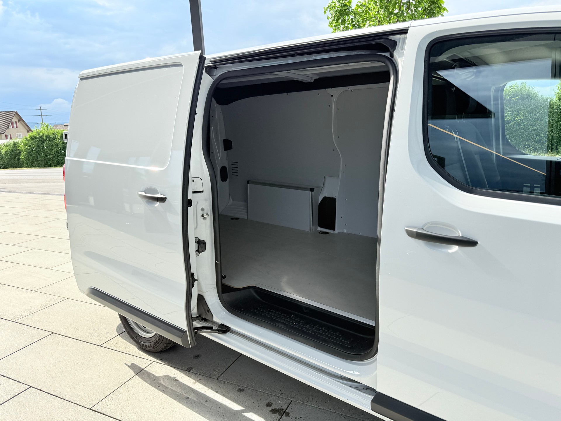 PEUGEOT Expert 2.0 BlueHDi 145 S&S Long EAT8-image-6