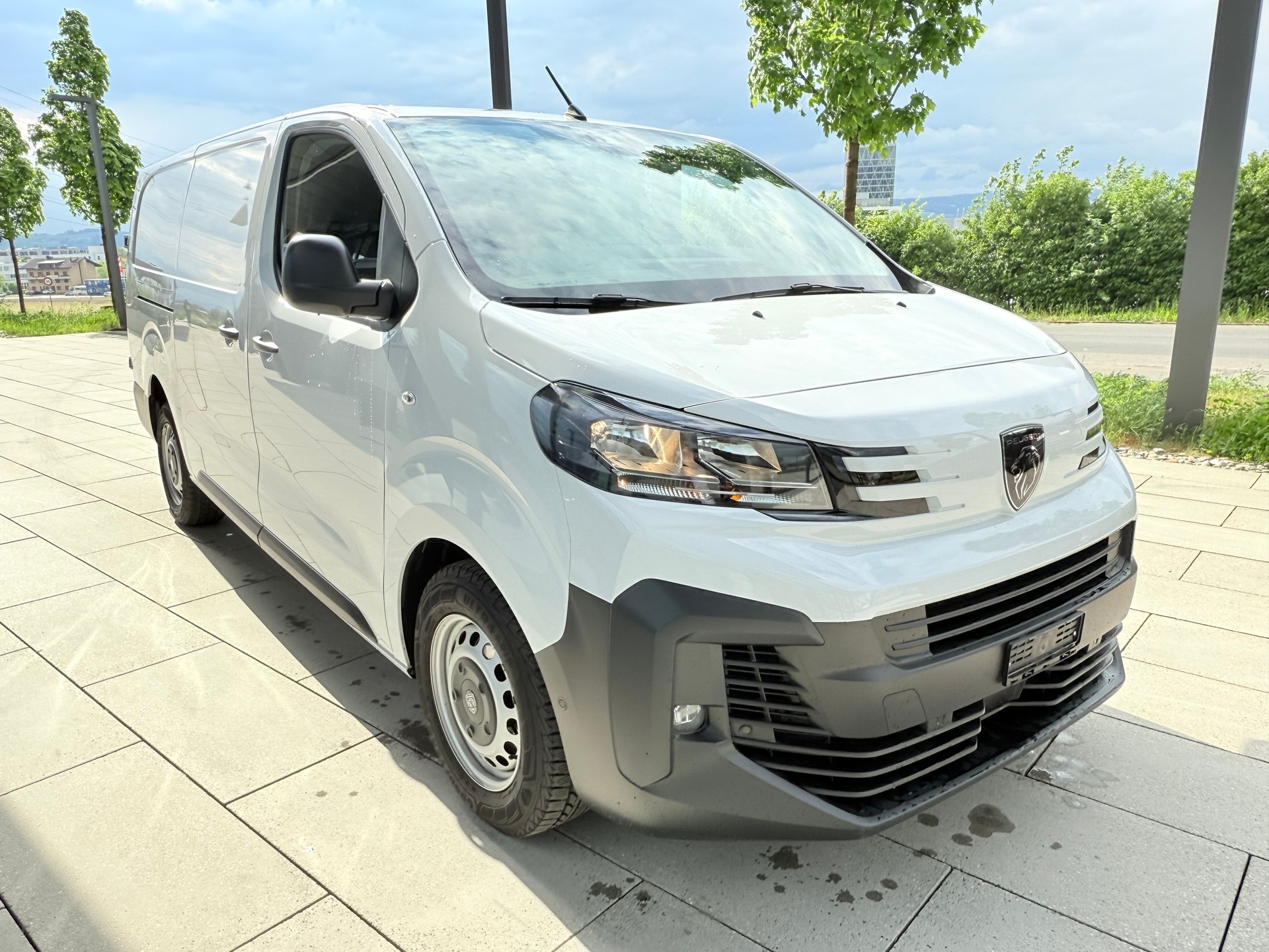 PEUGEOT Expert 2.0 BlueHDi 145 S&S Long EAT8-image-0