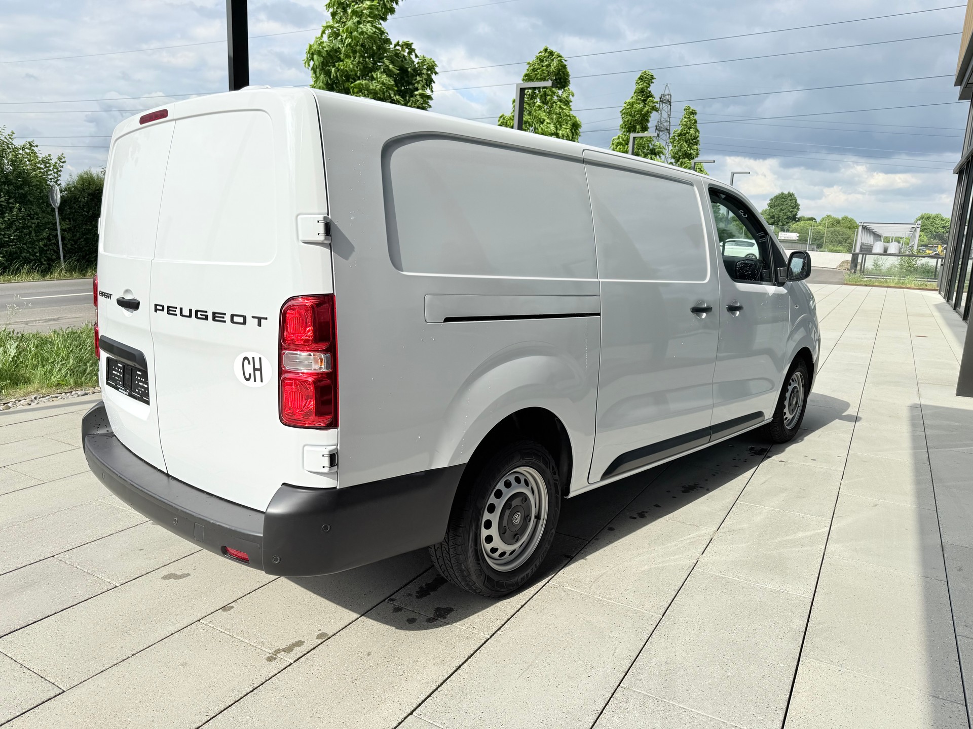 PEUGEOT Expert 2.0 BlueHDi 145 S&S Long EAT8-image-5