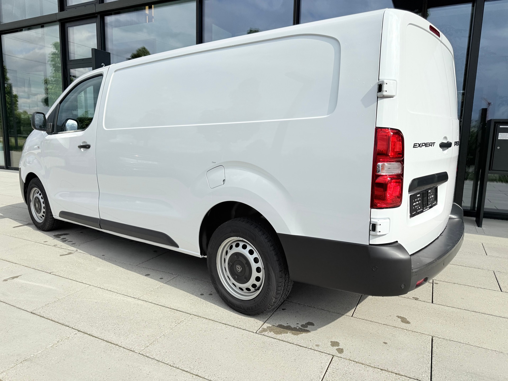 PEUGEOT Expert 2.0 BlueHDi 145 S&S Long EAT8-image-3