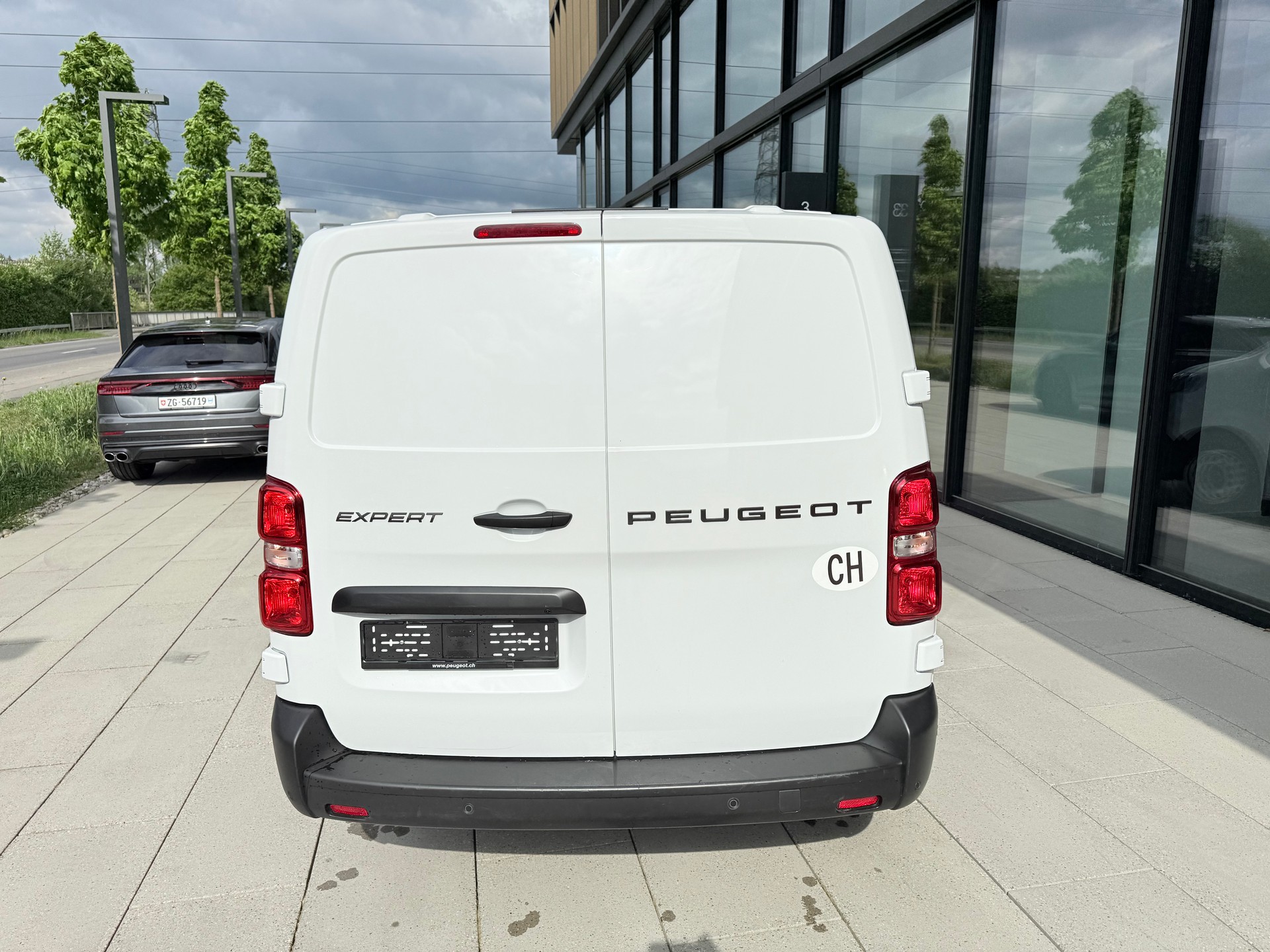 PEUGEOT Expert 2.0 BlueHDi 145 S&S Long EAT8-image-4