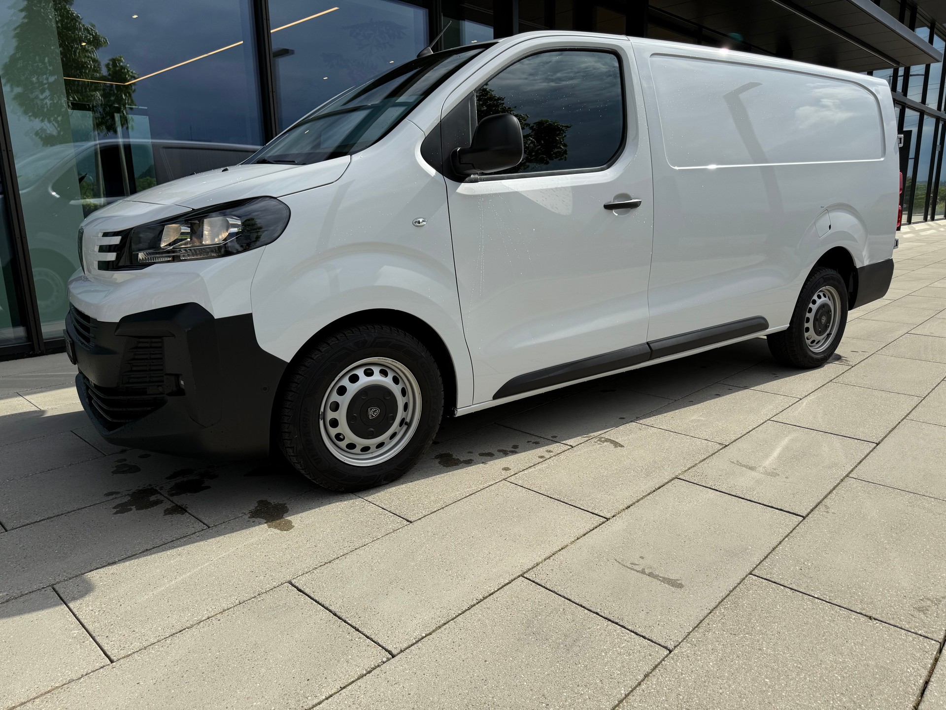 PEUGEOT Expert 2.0 BlueHDi 145 S&S Long EAT8-image-1