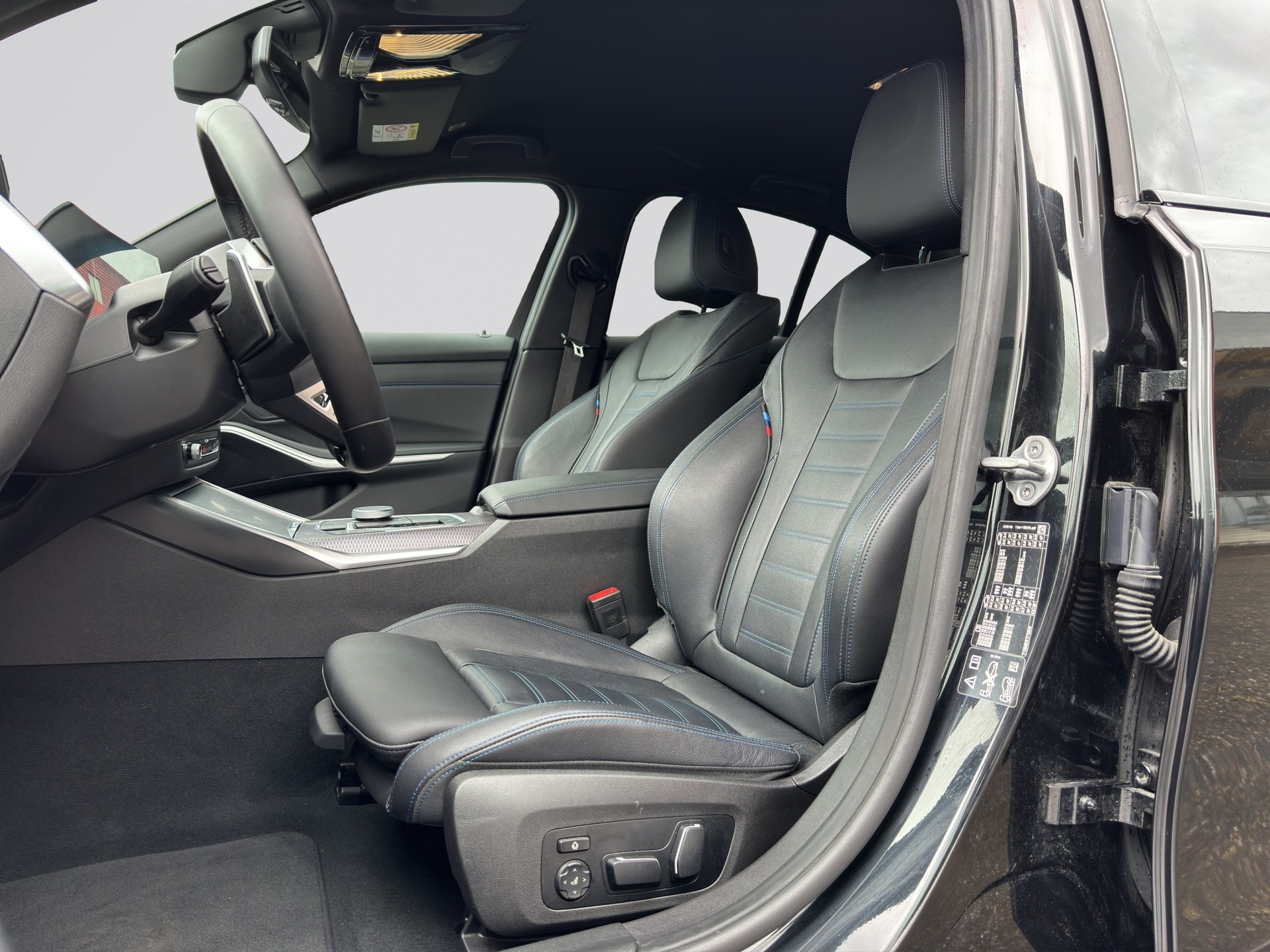 BMW 320d xDrive M Sport Steptronic-image-5