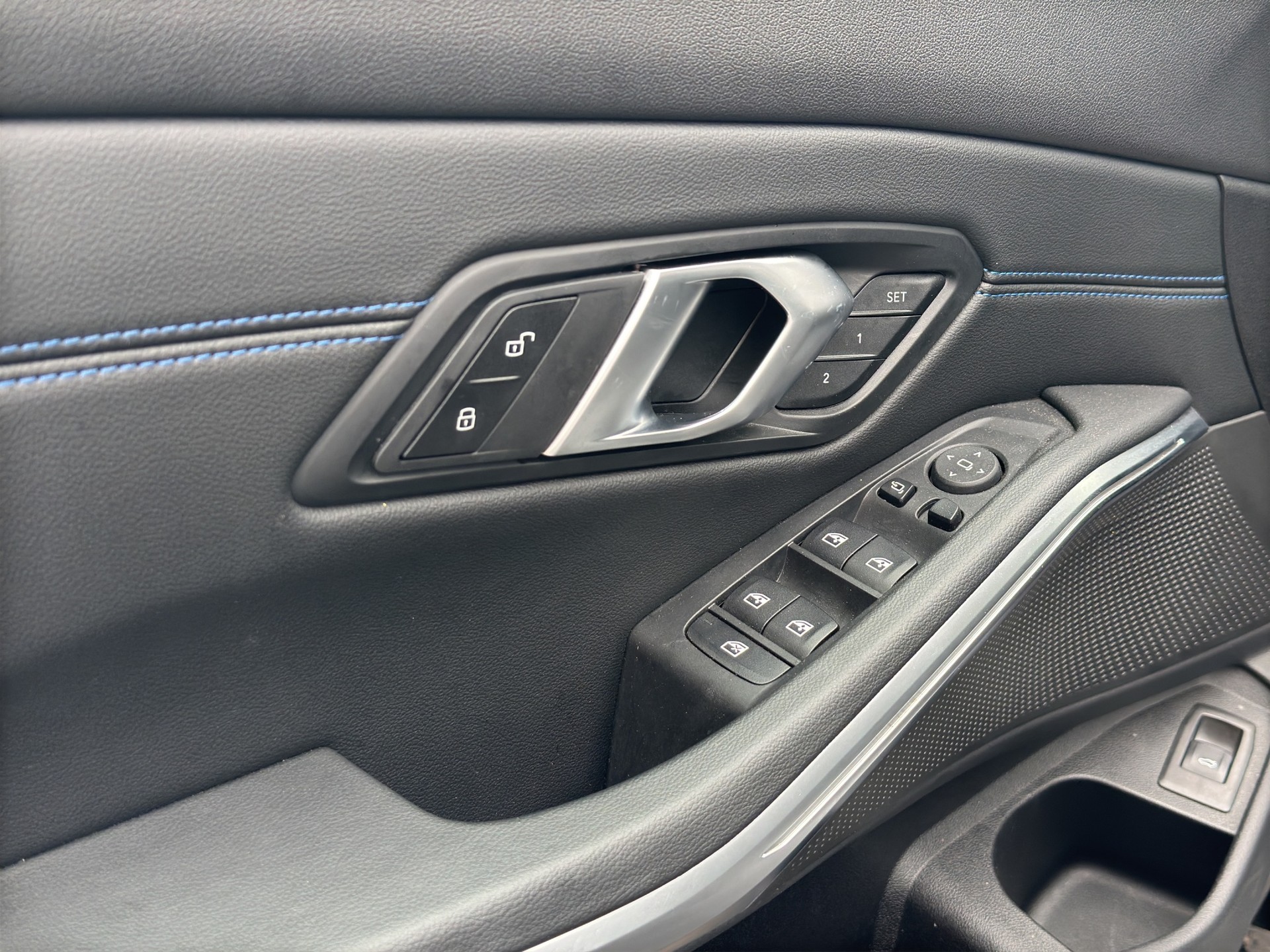 BMW 320d xDrive M Sport Steptronic-image-8