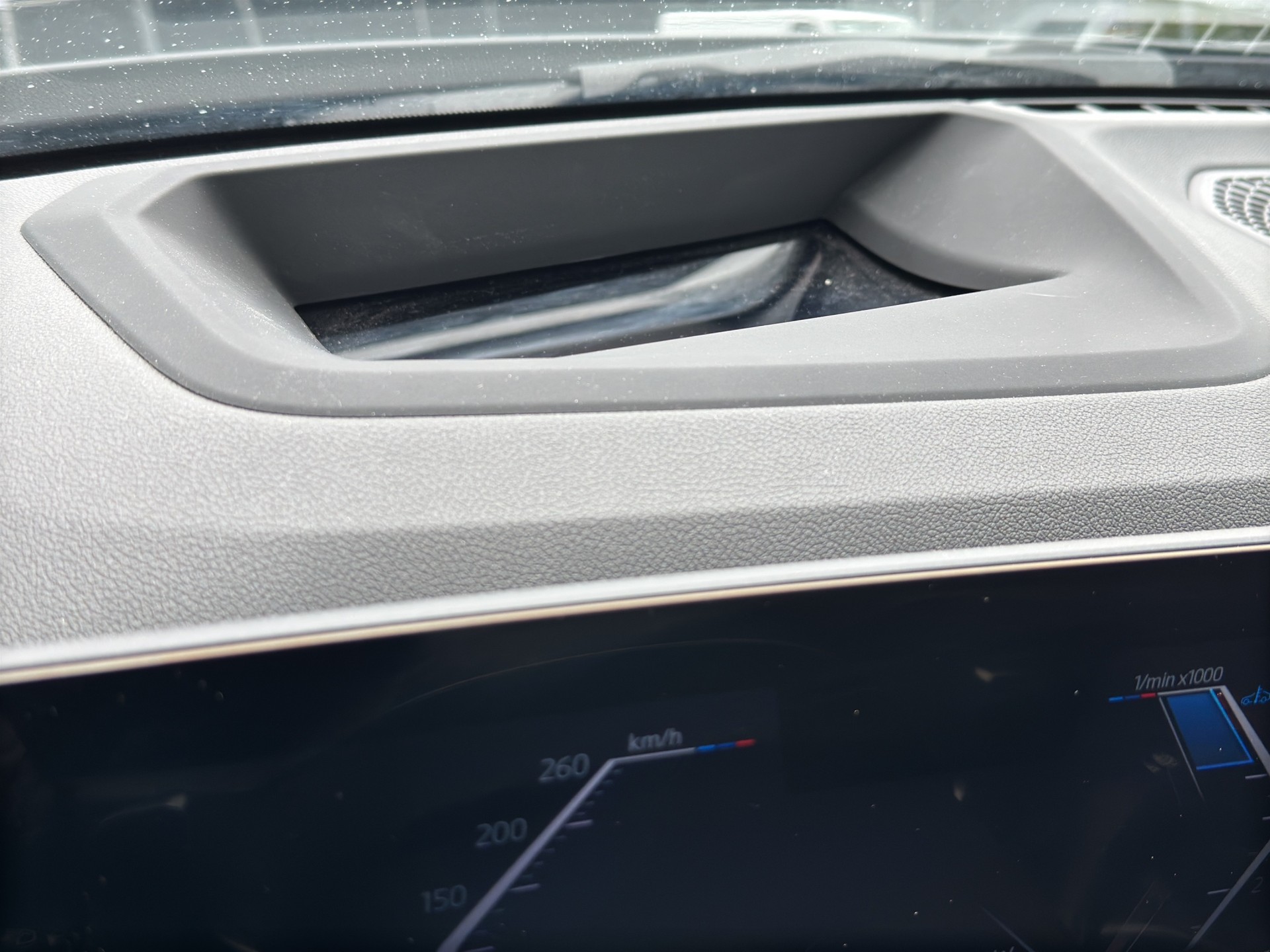 BMW 320d xDrive M Sport Steptronic-image-15
