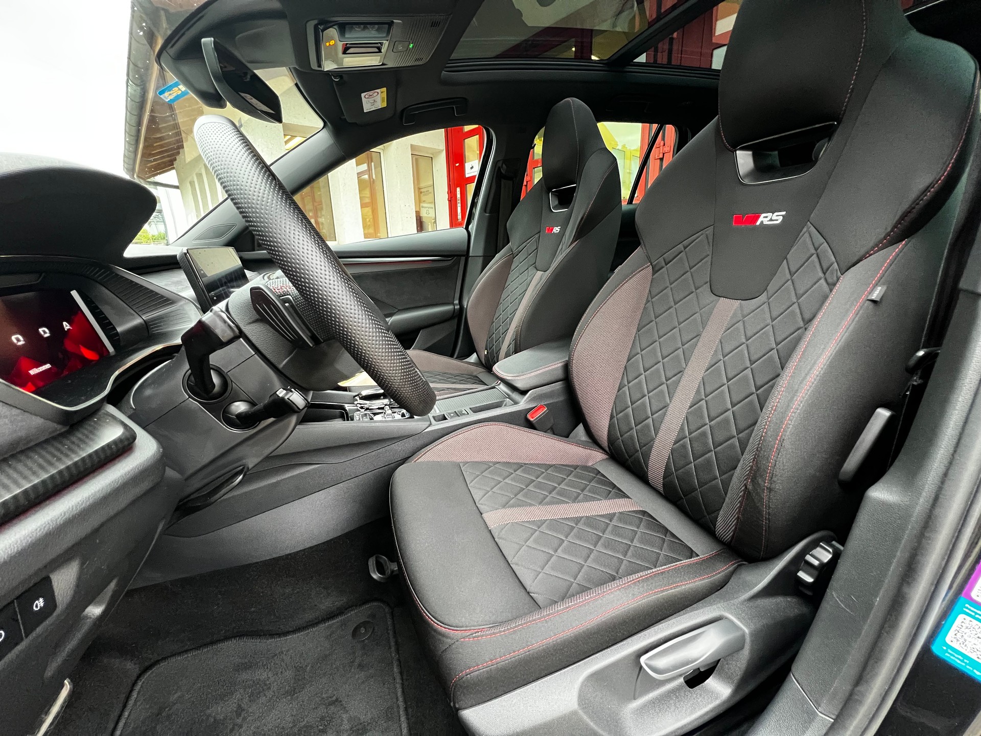 SKODA Octavia Combi 2.0 TDI DSG RS 4x4-image-12