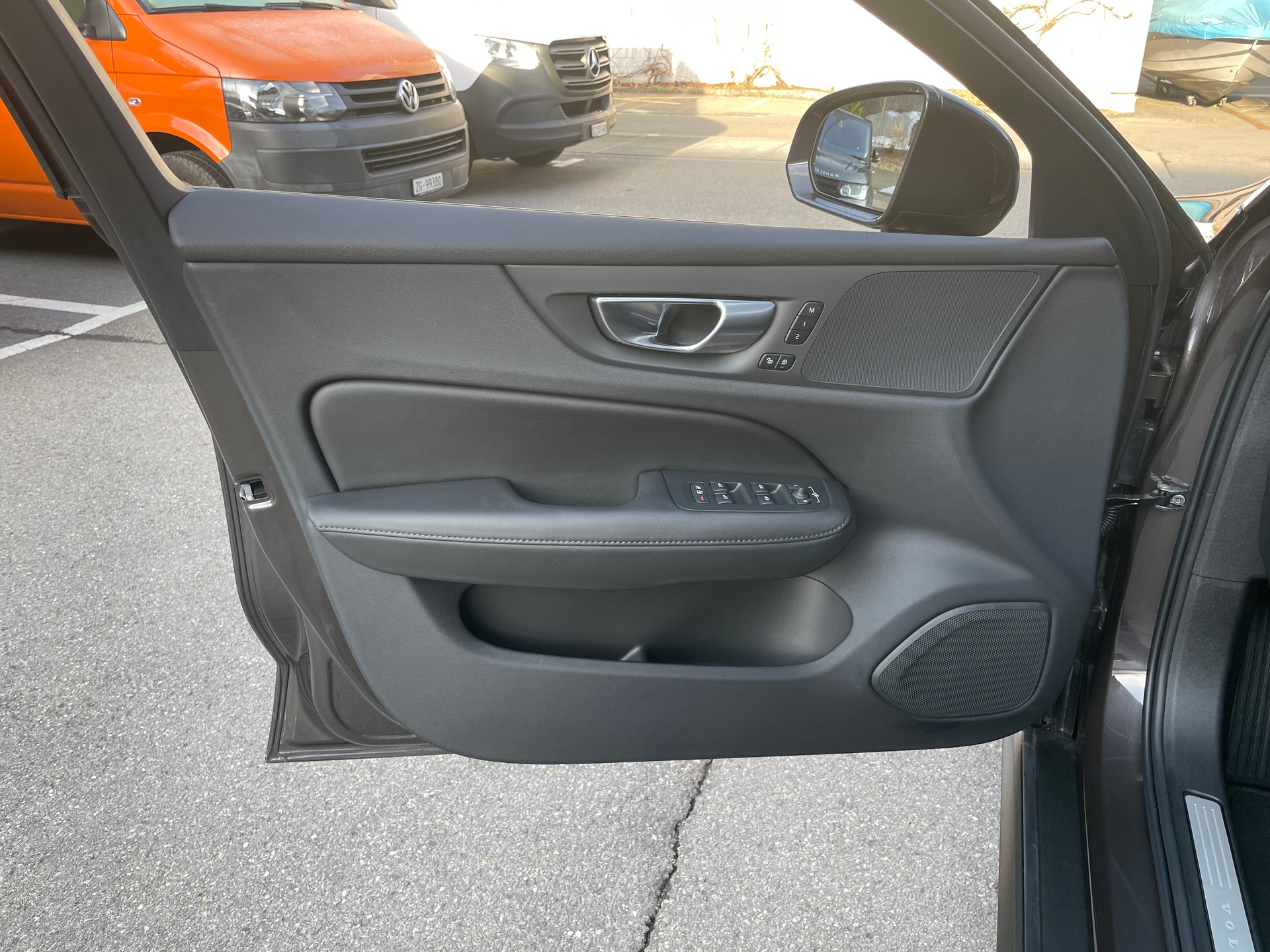 VOLVO V60 Cross Country B5 Mild Hybrid Plus AWD Geartronic-image-11