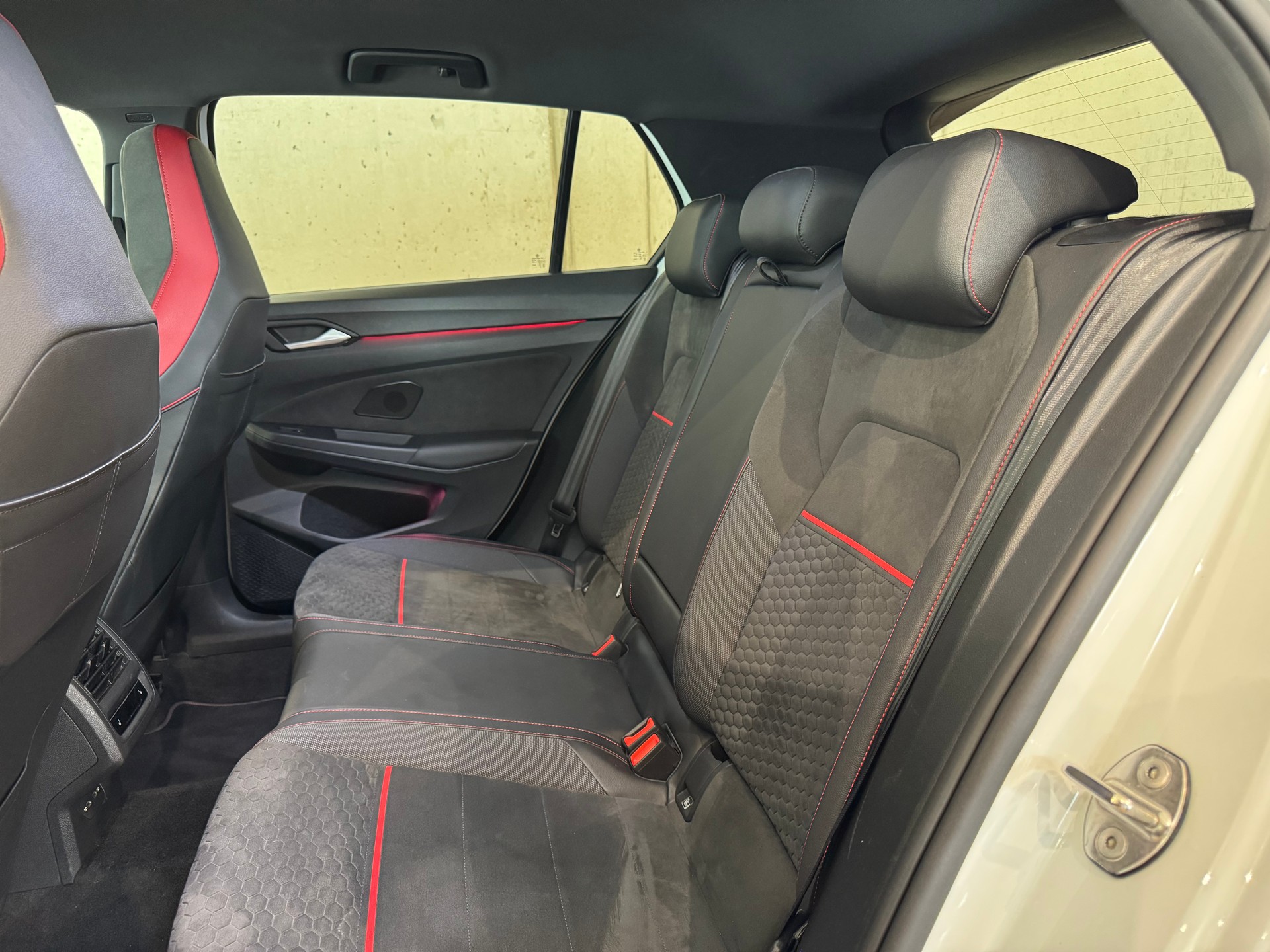 VW Golf 2.0 TSI GTI Clubsport DSG || HARMAN/KARDON || HEAD UP || LENKRADHEIZUNG-image-30