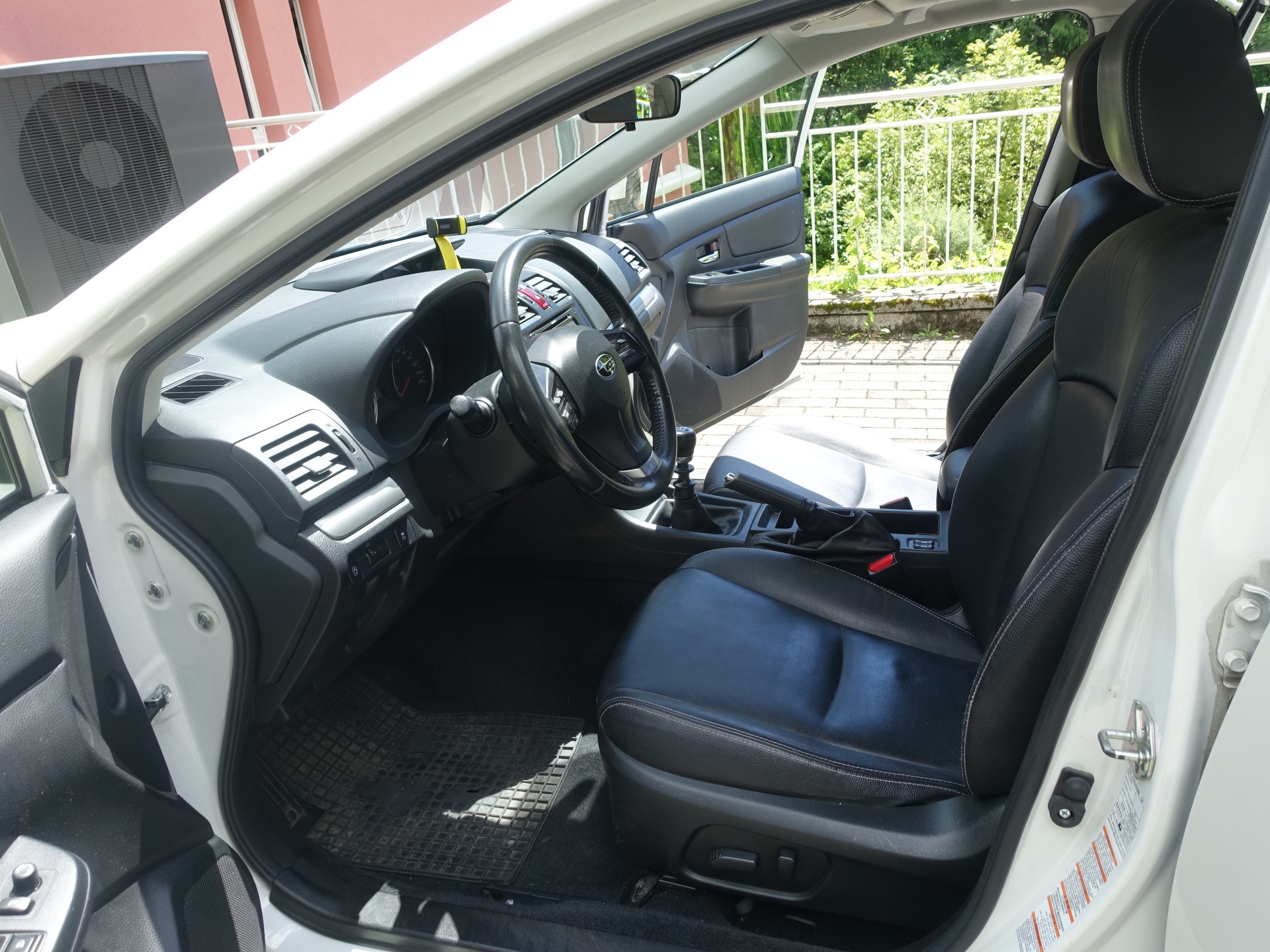 SUBARU XV 2.0i Swiss Three-image-4