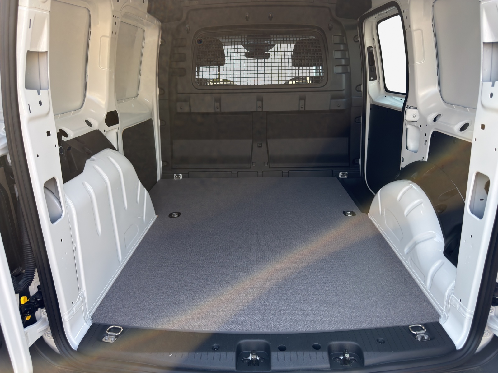 VW Caddy Cargo 2.0TDI 4Motion-image-12