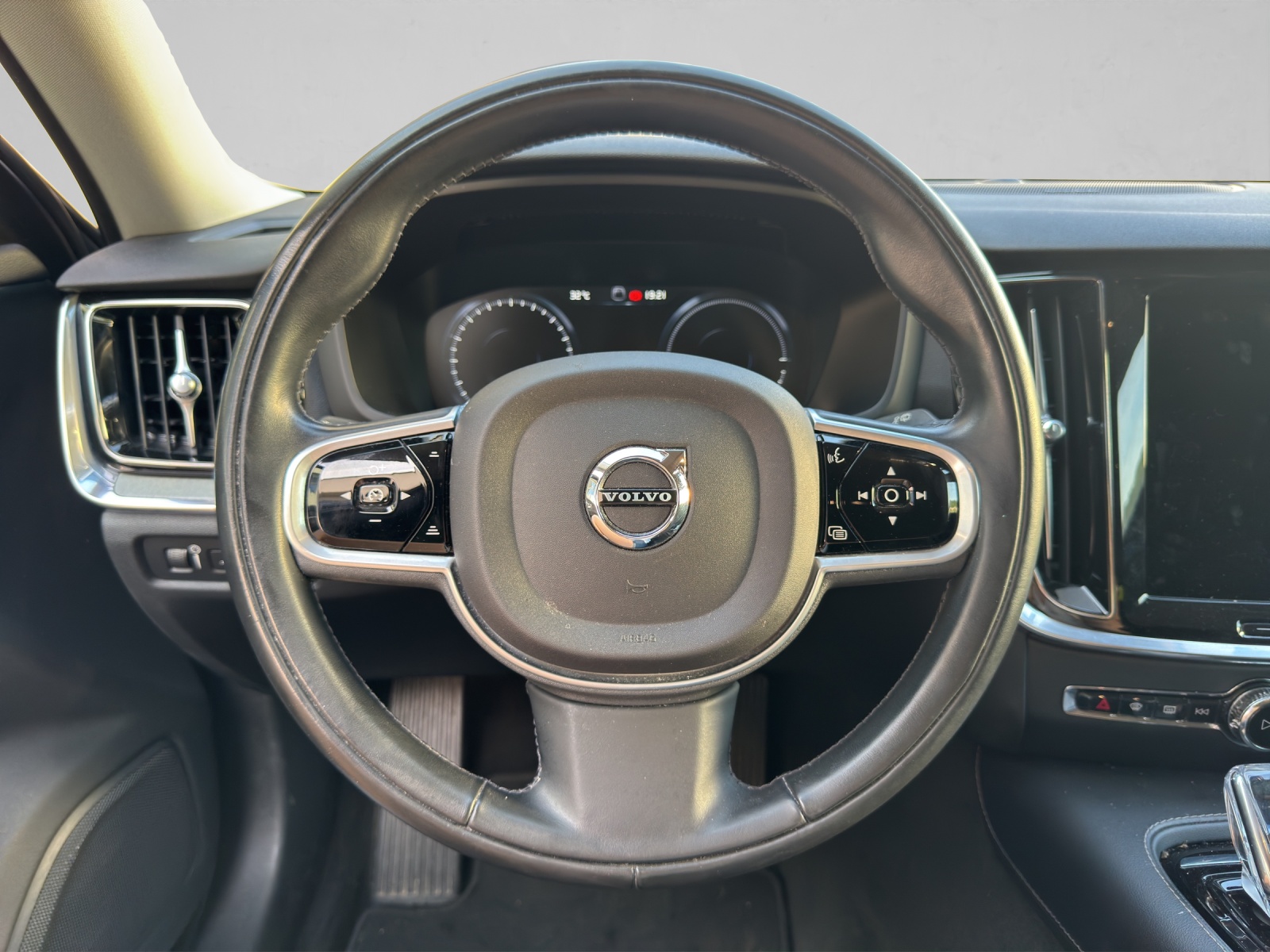 VOLVO V60 T6 eAWD Twin Engine Inscription Geartronic Frisch Ab MFK-image-9