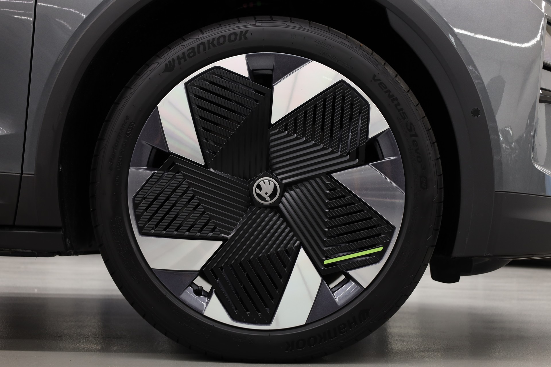 SKODA Elroq RS 4x4-image-11