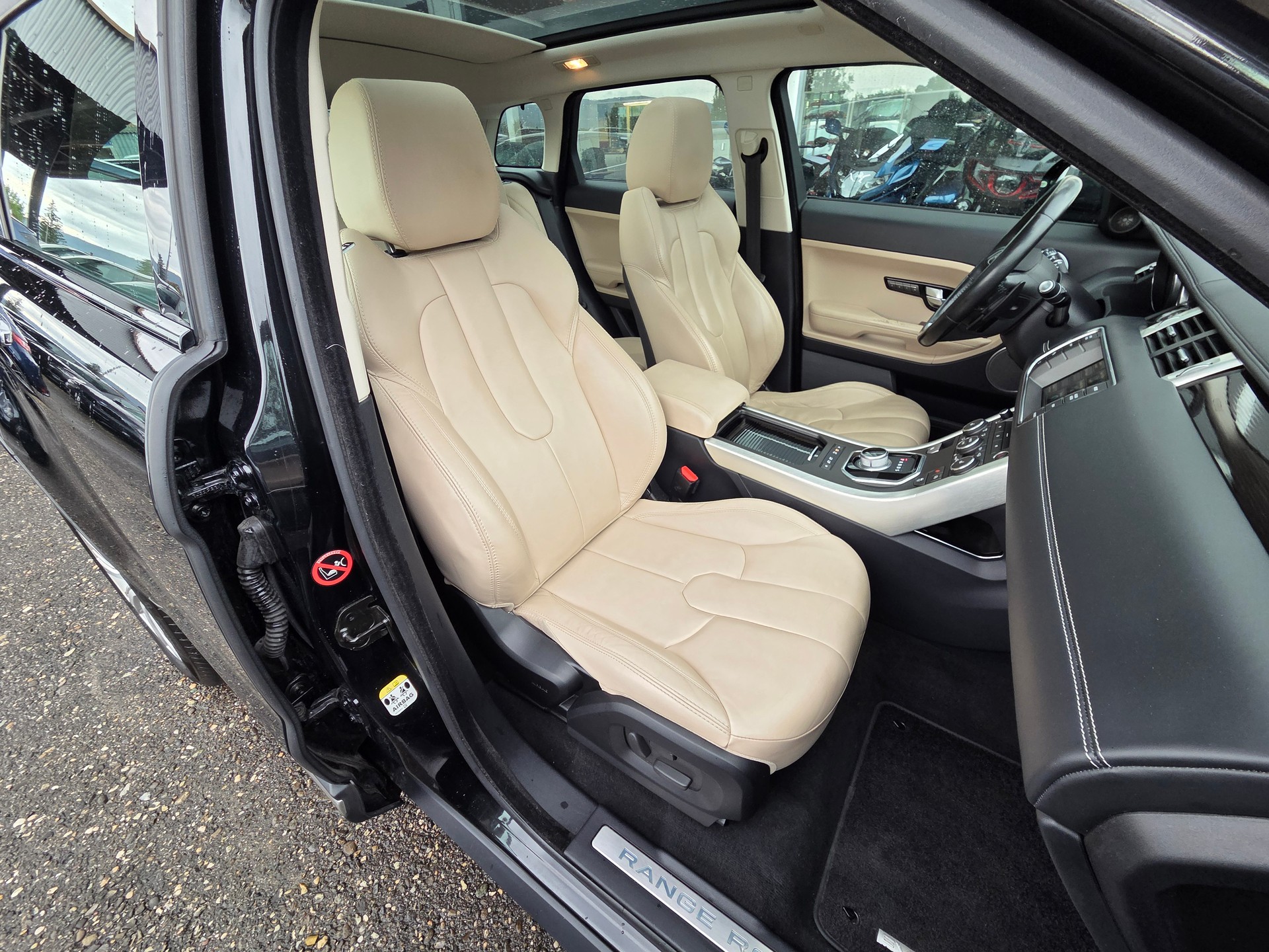 LAND ROVER Range Rover Evoque 2.2 SD4 Prestige AT9-image-12