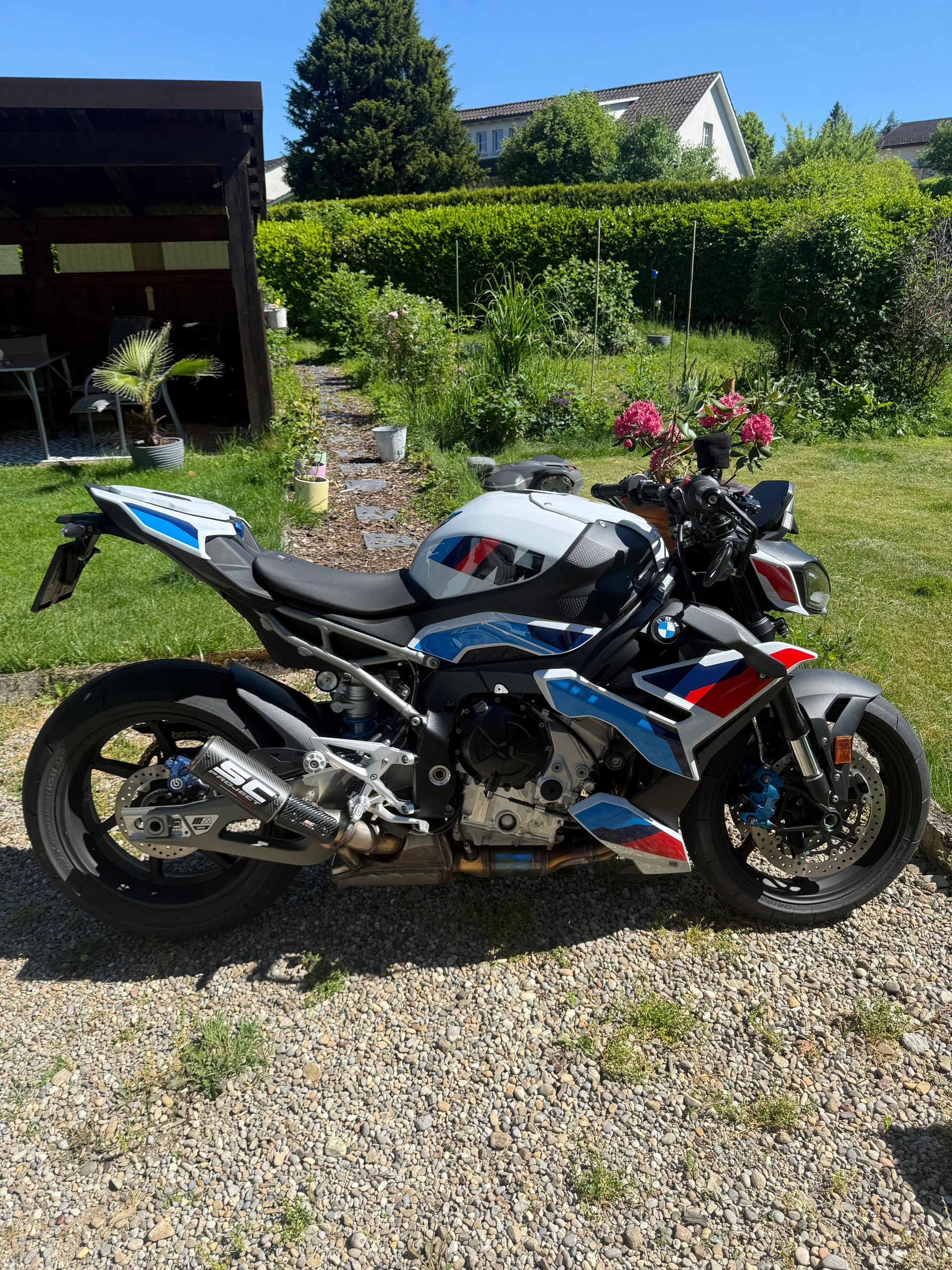 BMW M 1000 R-showroom-element-1