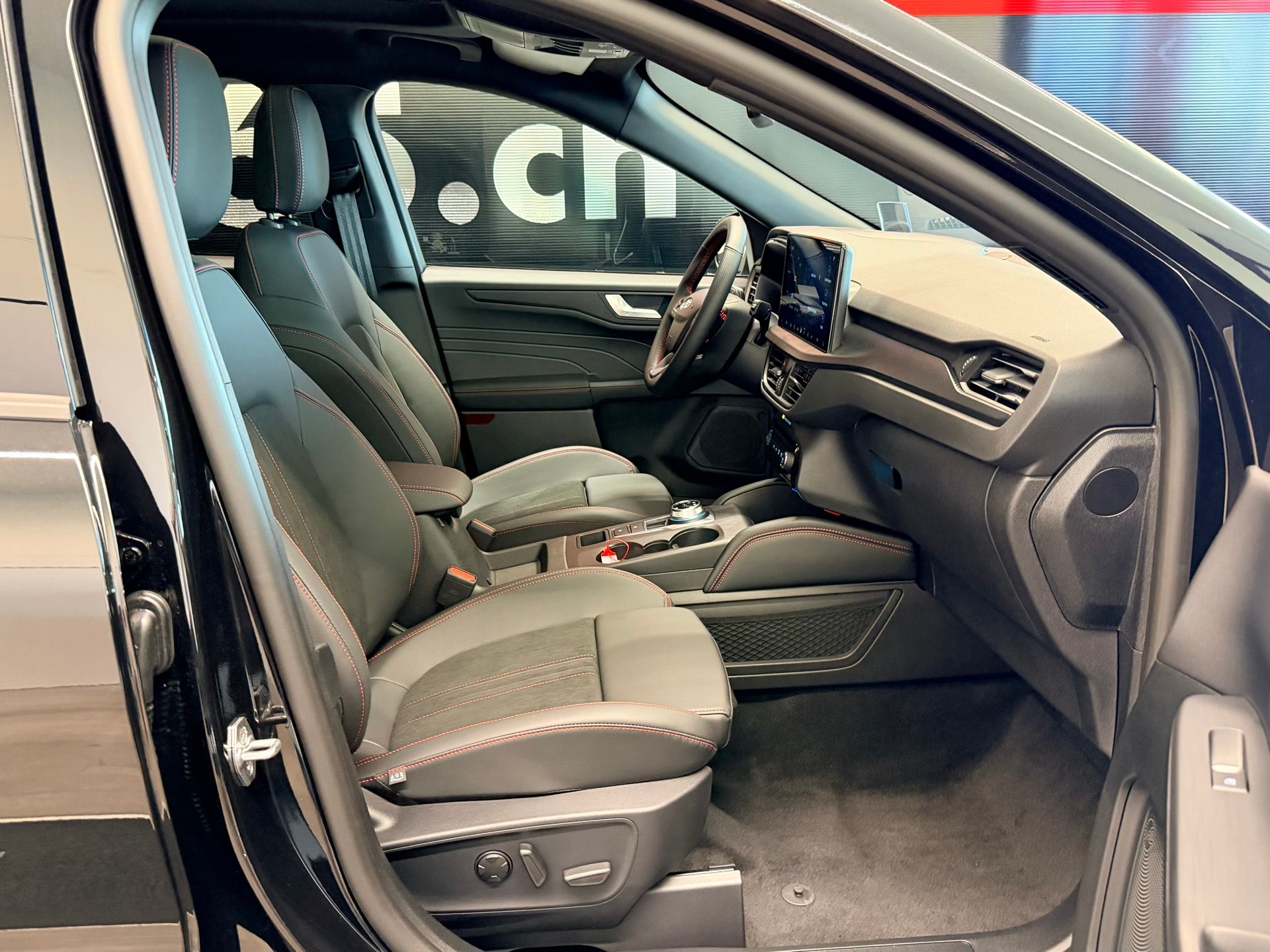 FORD Kuga 2.5 FHEV ST-LINE X 4WD-image-21