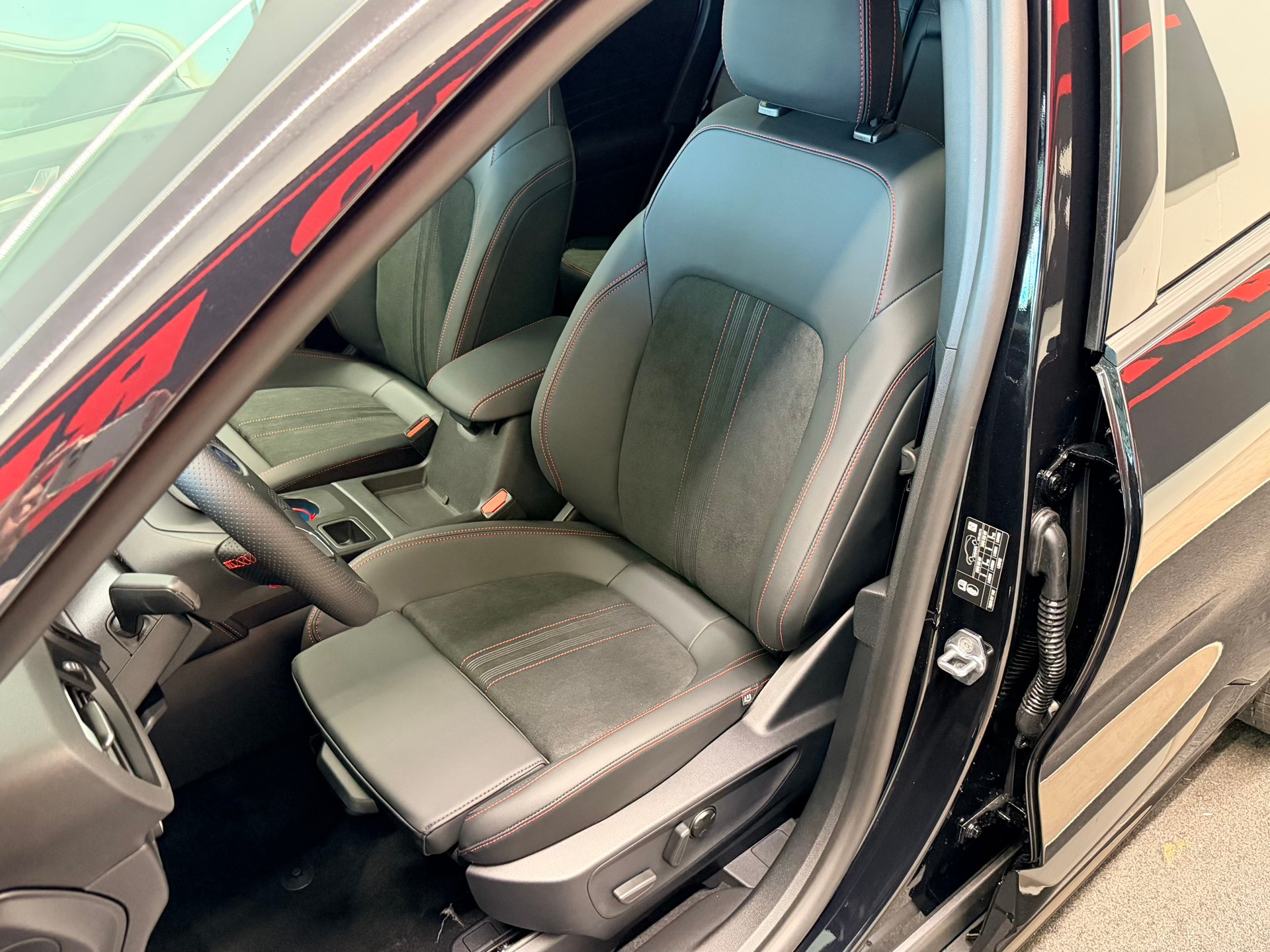 FORD Kuga 2.5 FHEV ST-LINE X 4WD-image-15