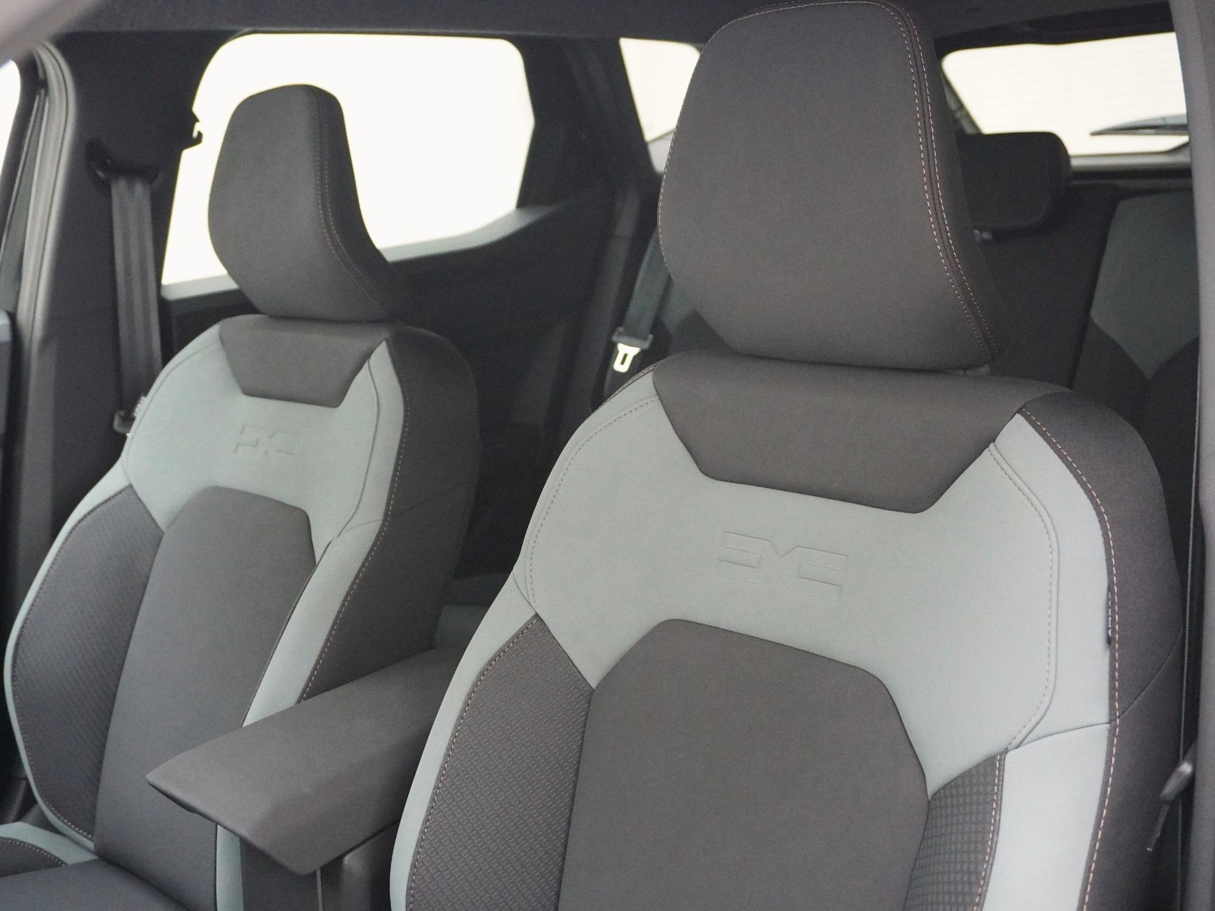 DACIA Duster 1.2 Hybrid-G Extreme 4x4-image-13