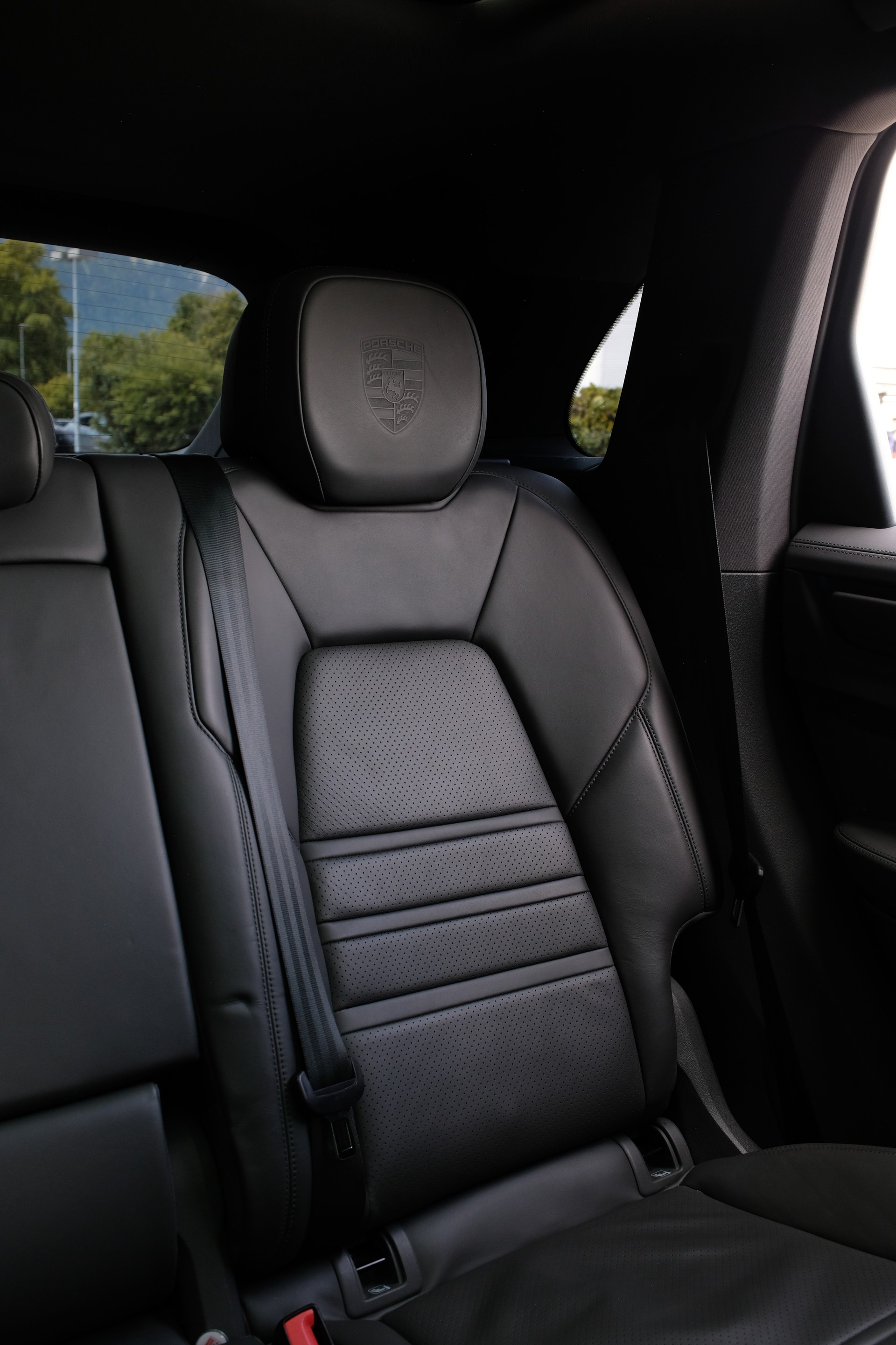 PORSCHE Cayenne S-image-31