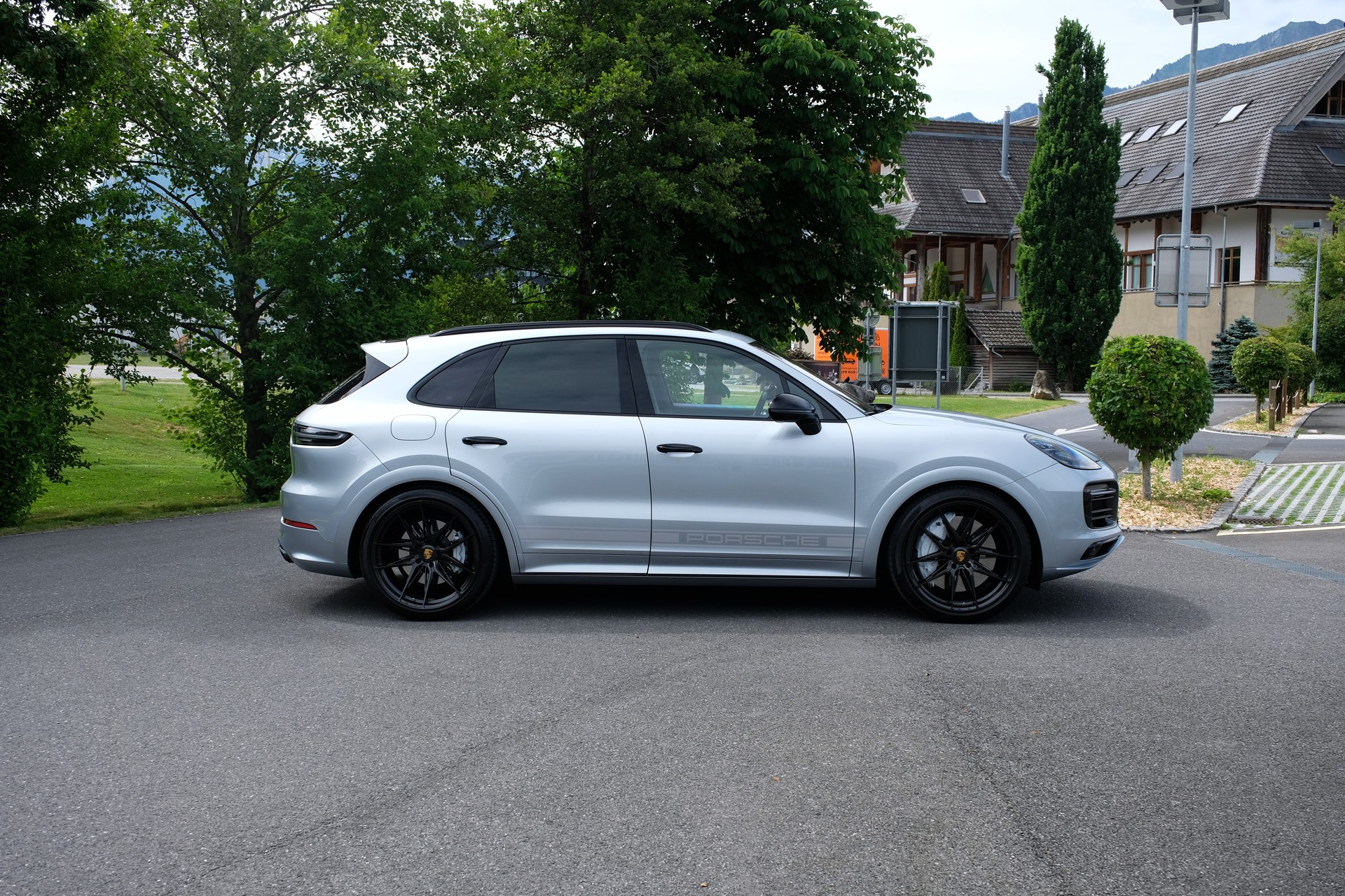 PORSCHE Cayenne S-image-4