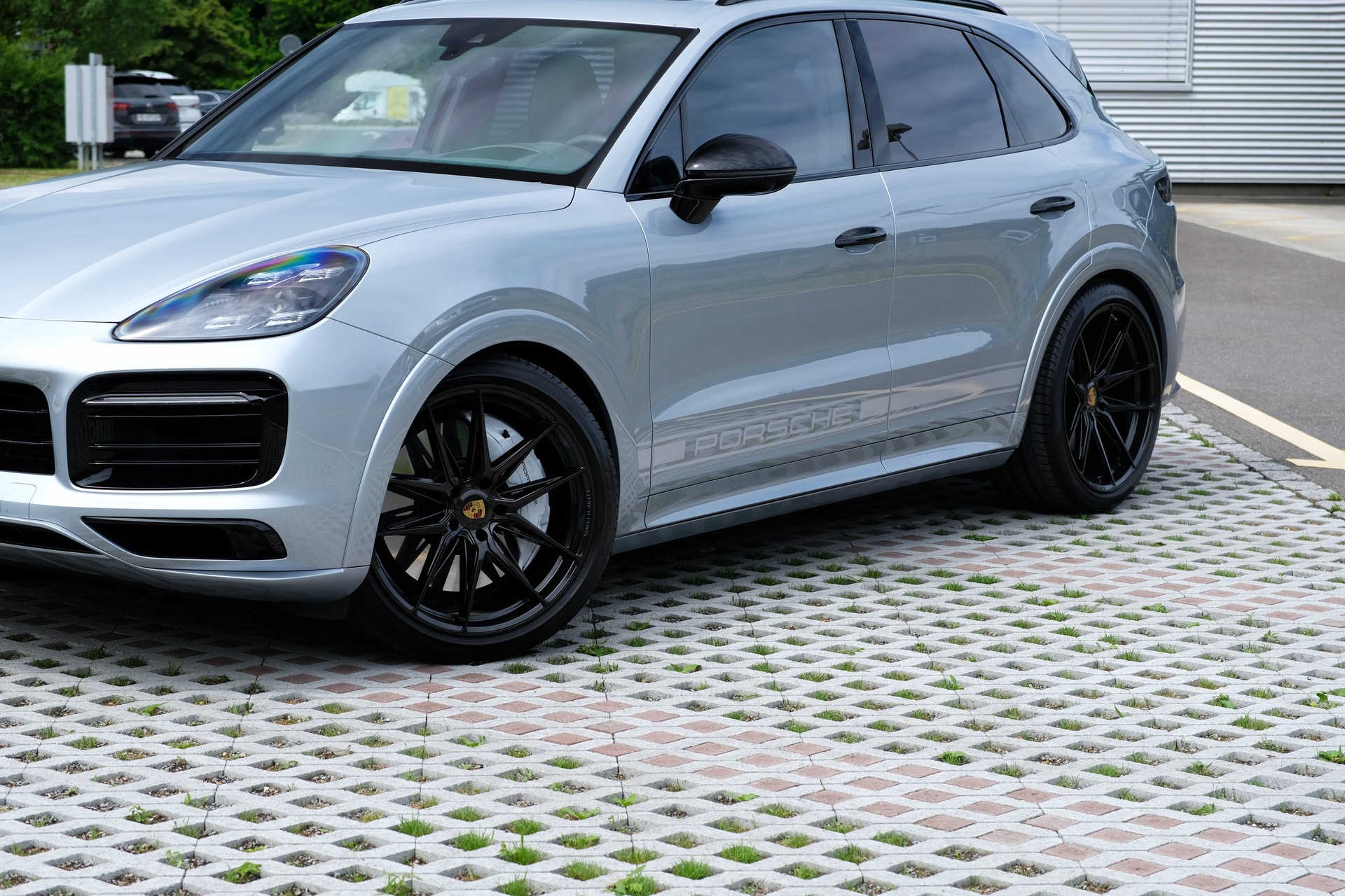 PORSCHE Cayenne S-image-1
