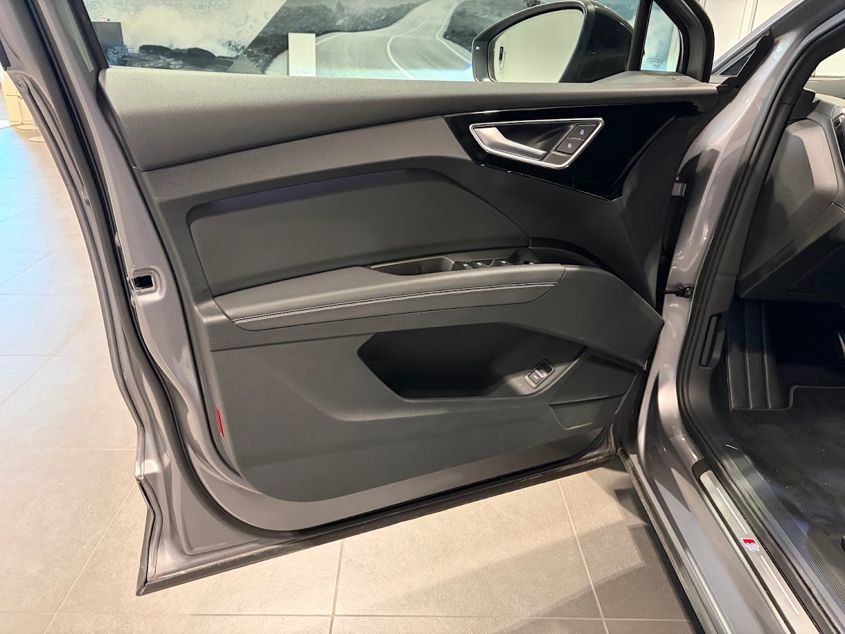 AUDI Q4 Sportback e-tron 50 quattro-image-2
