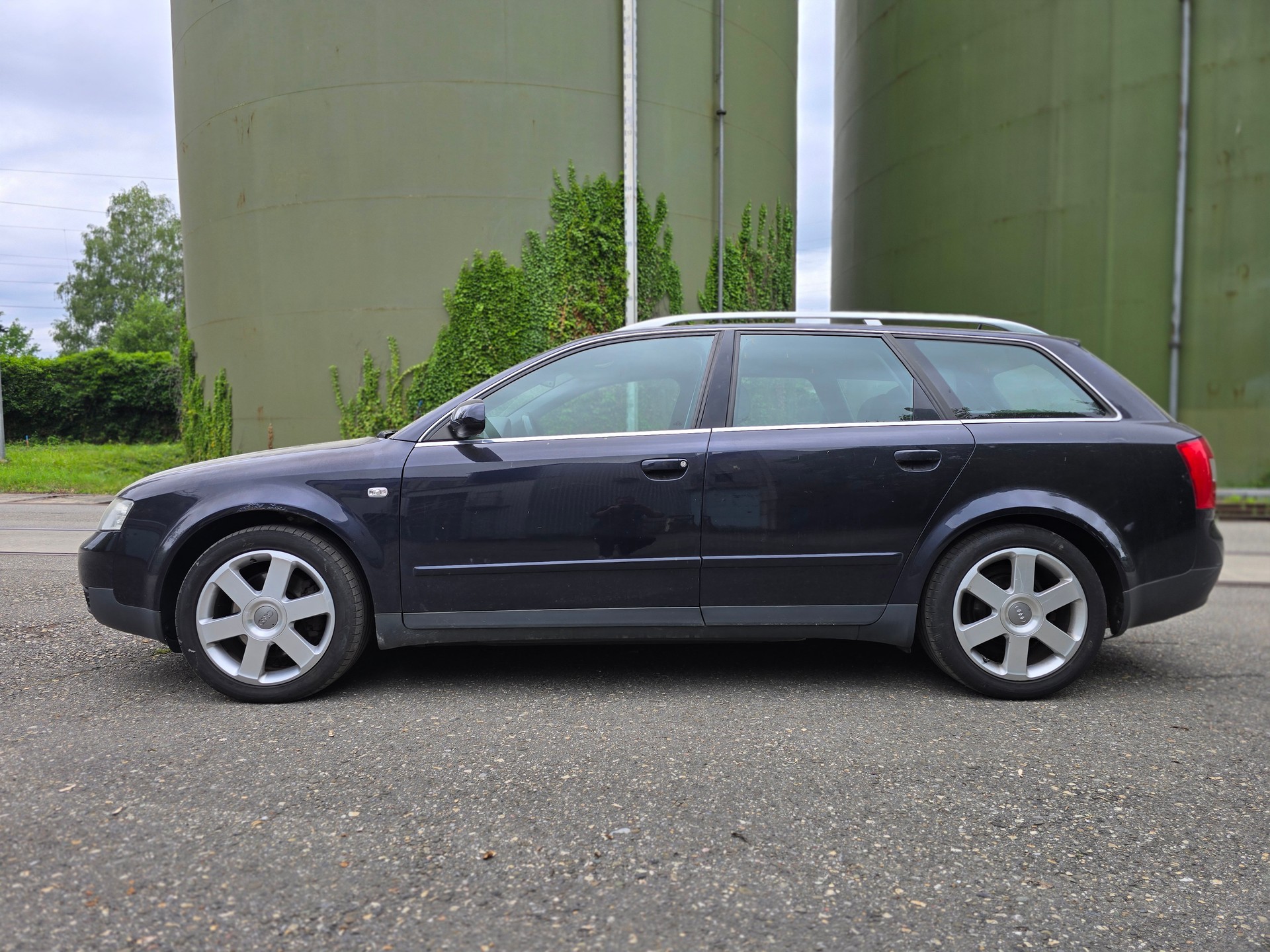 AUDI A4 Avant 3.0 V6 quattro-image-1