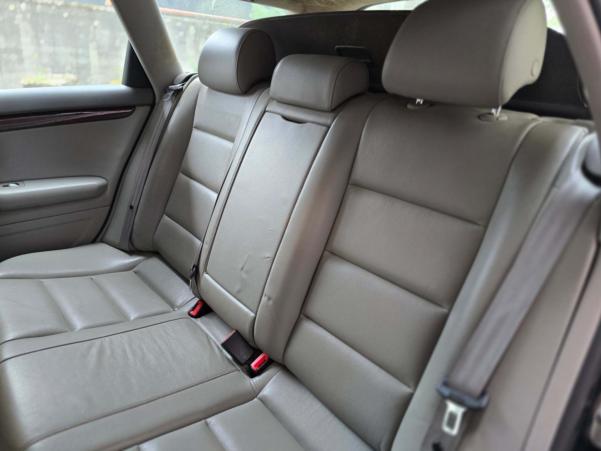 AUDI A4 Avant 3.0 V6 quattro-image-8