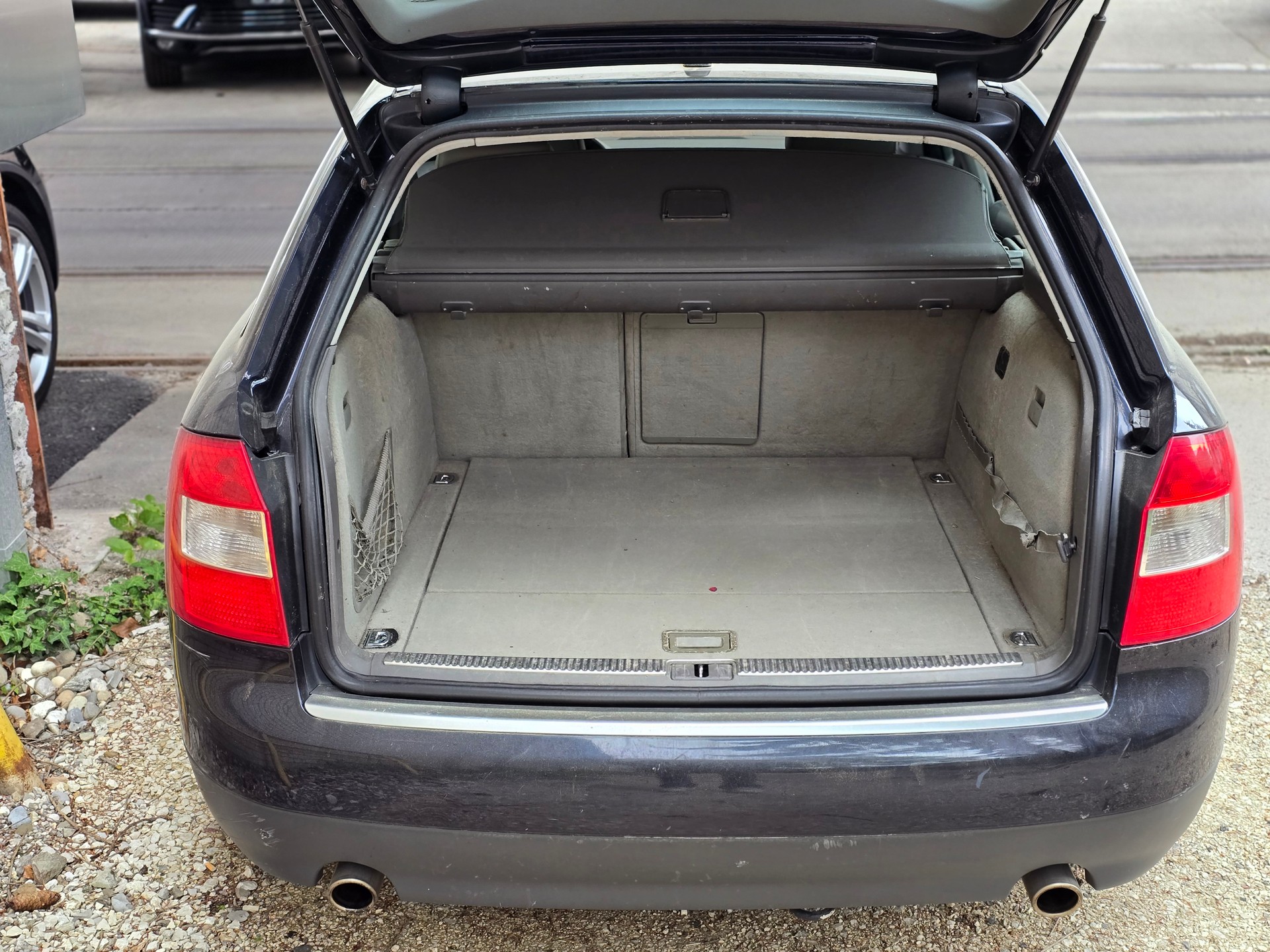 AUDI A4 Avant 3.0 V6 quattro-image-12