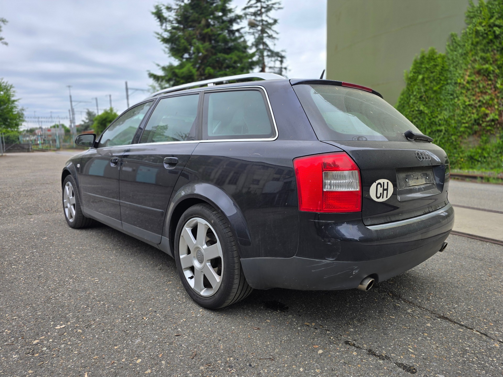 AUDI A4 Avant 3.0 V6 quattro-image-2