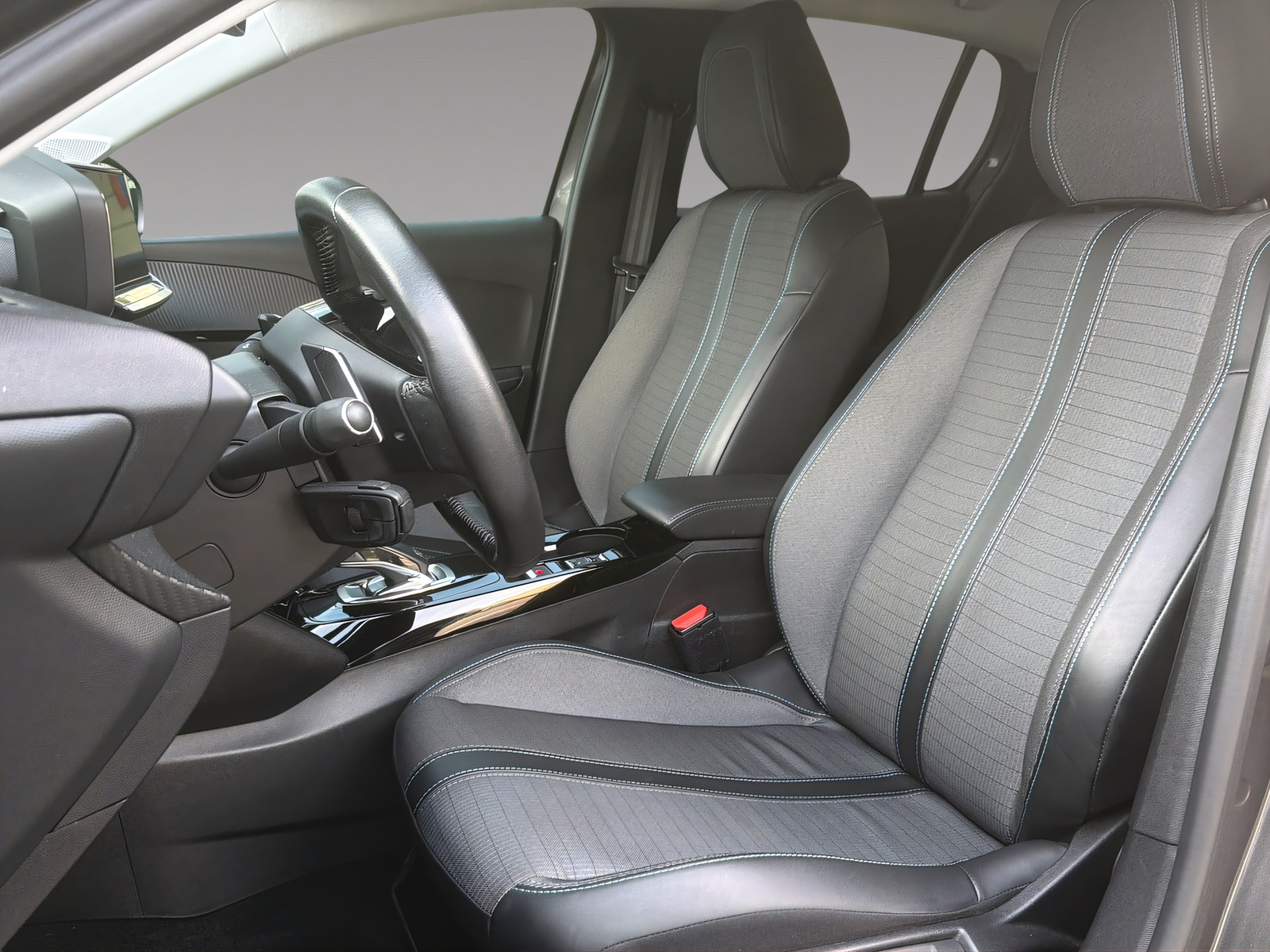 PEUGEOT 208 1.2 PureTech 100 Allure Pack-image-6