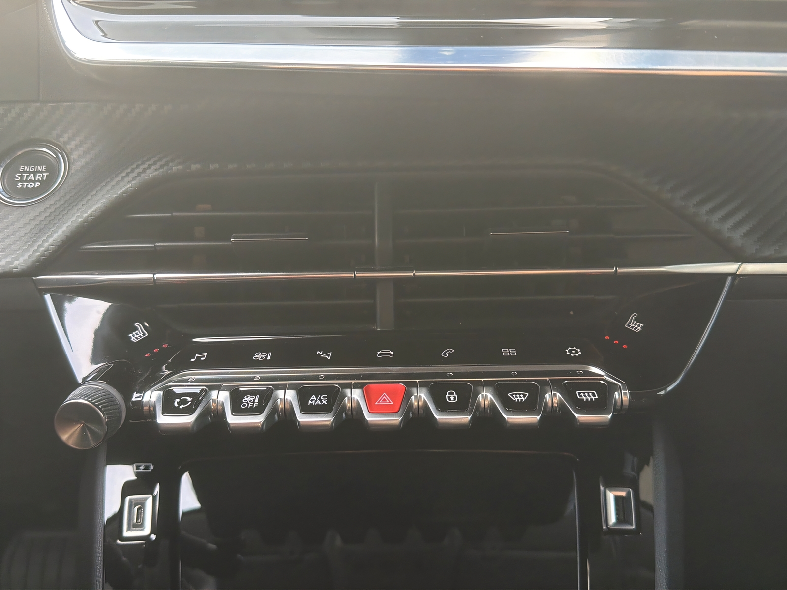 PEUGEOT 208 1.2 PureTech 100 Allure Pack-image-14