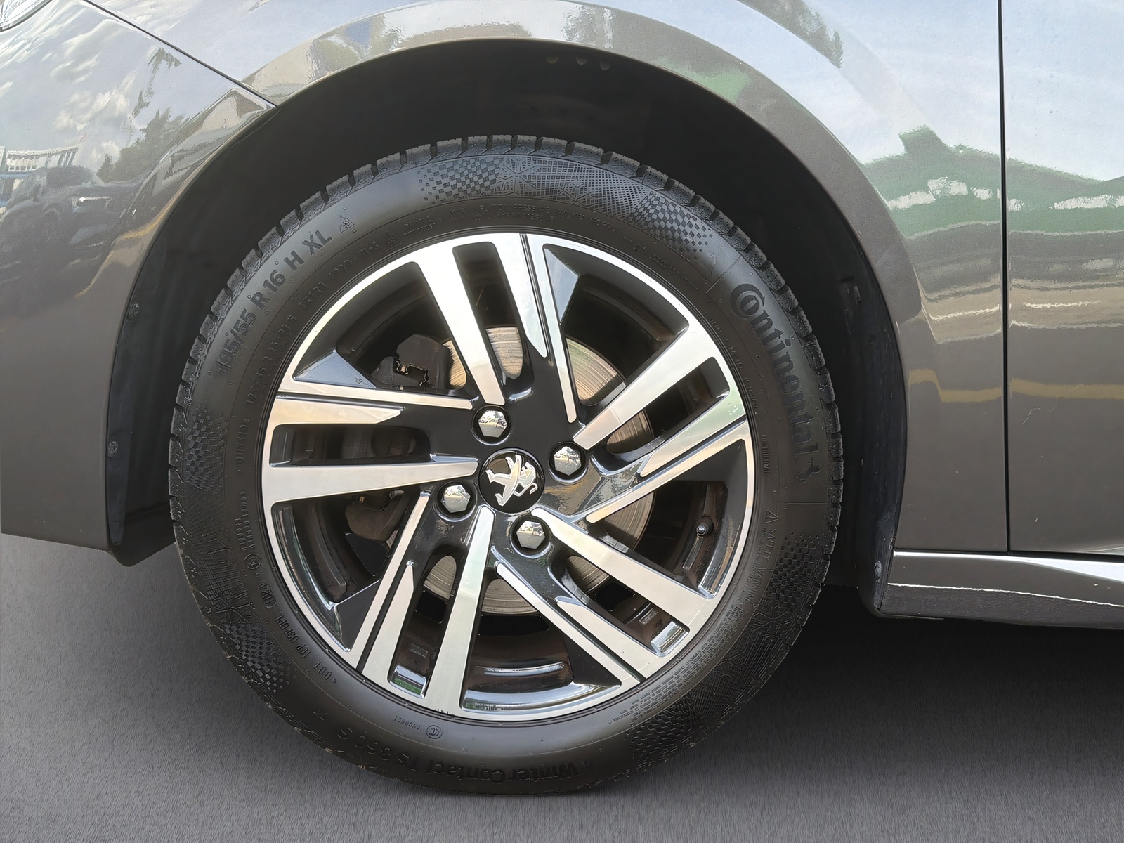 PEUGEOT 208 1.2 PureTech 100 Allure Pack-image-19
