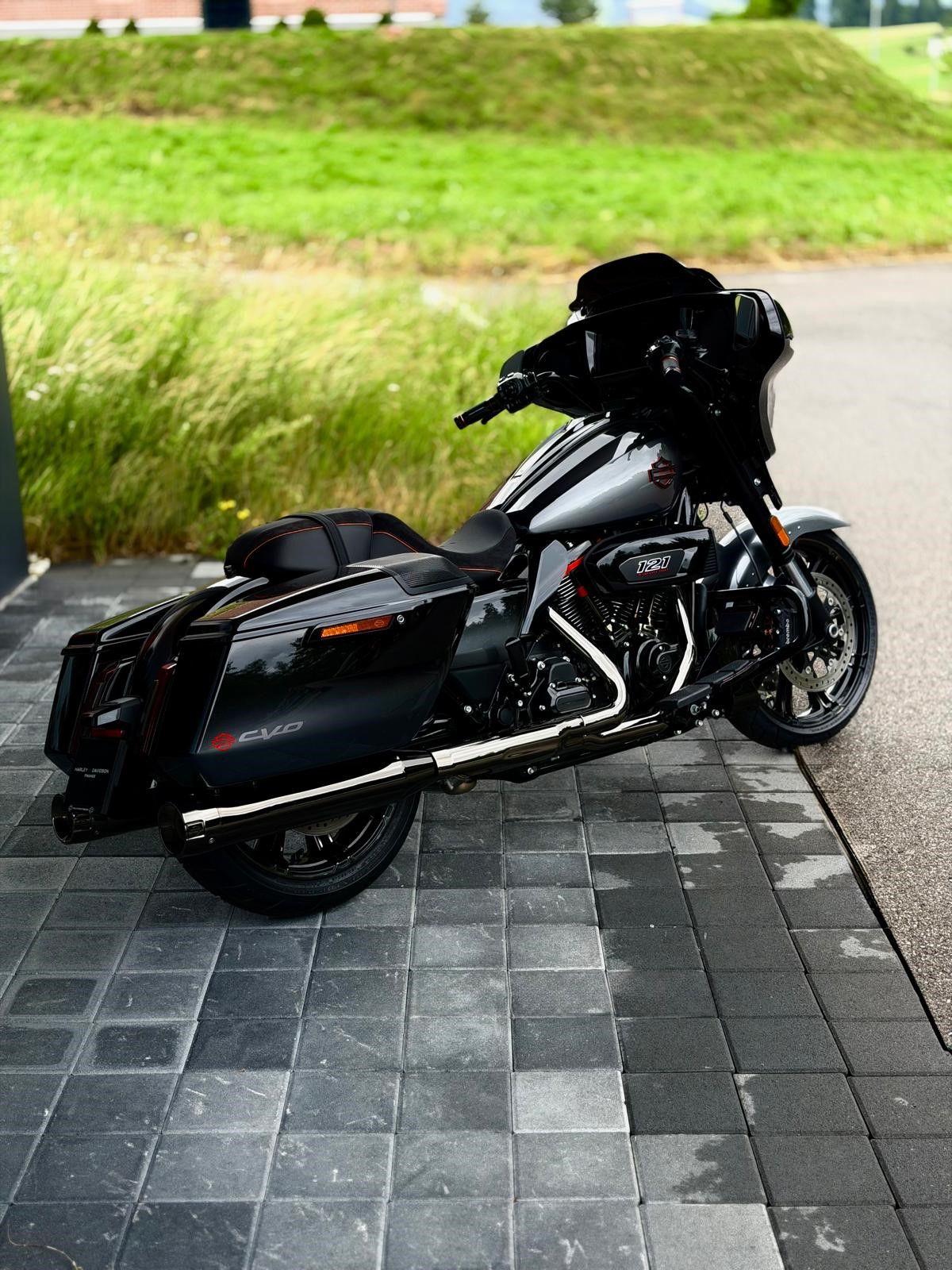 HARLEY-DAVIDSON FLHXSE Street Glide CVO 121-showroom-element-3