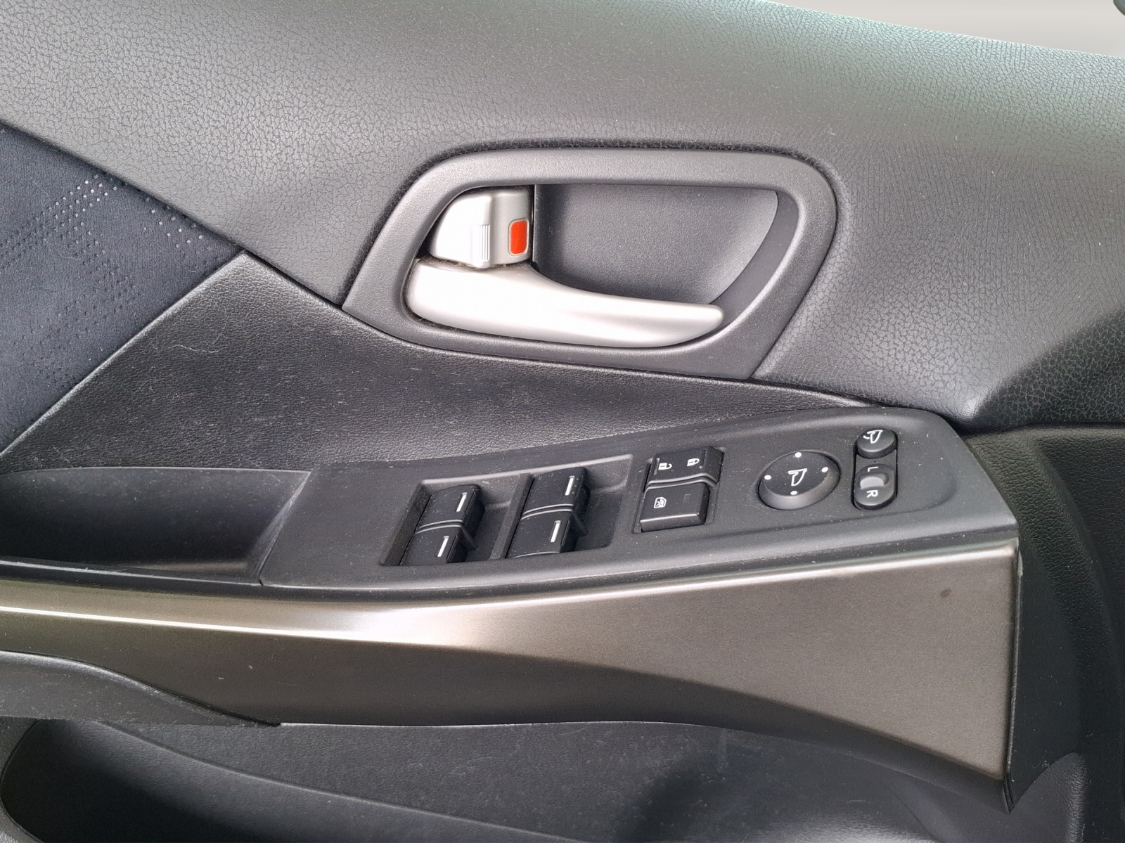 HONDA Civic 2.2i-DTEC Sport // Bremsen hinten komplett NEU vorne beläge NEU // 8-fach Aluminiumbereift-image-15
