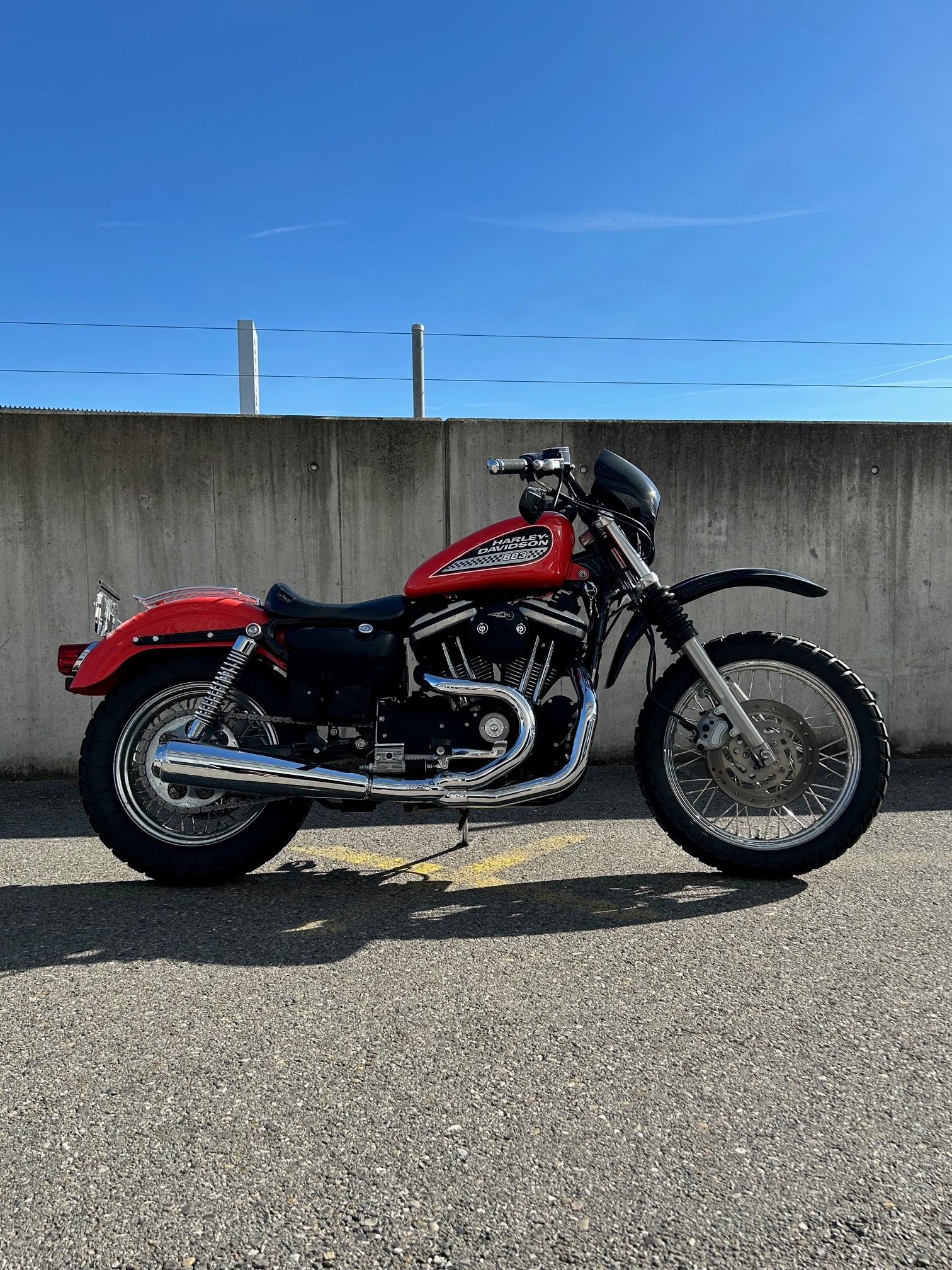 HARLEY-DAVIDSON XL 883 R