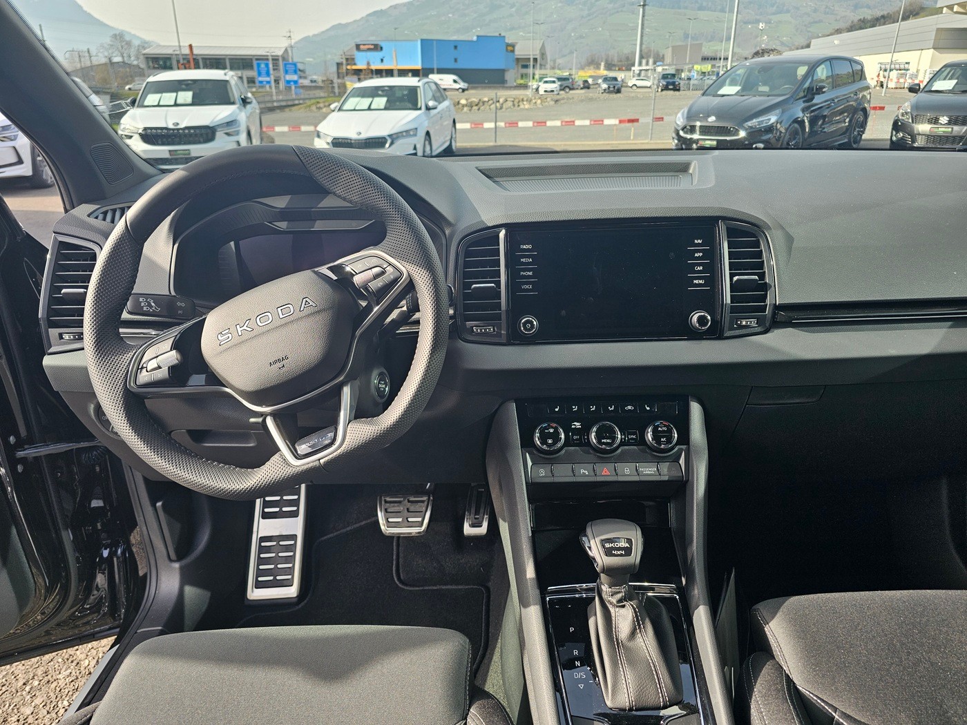SKODA Karoq 2.0 TSI Dynamic Limited Edition 4x4 DSG-image-9