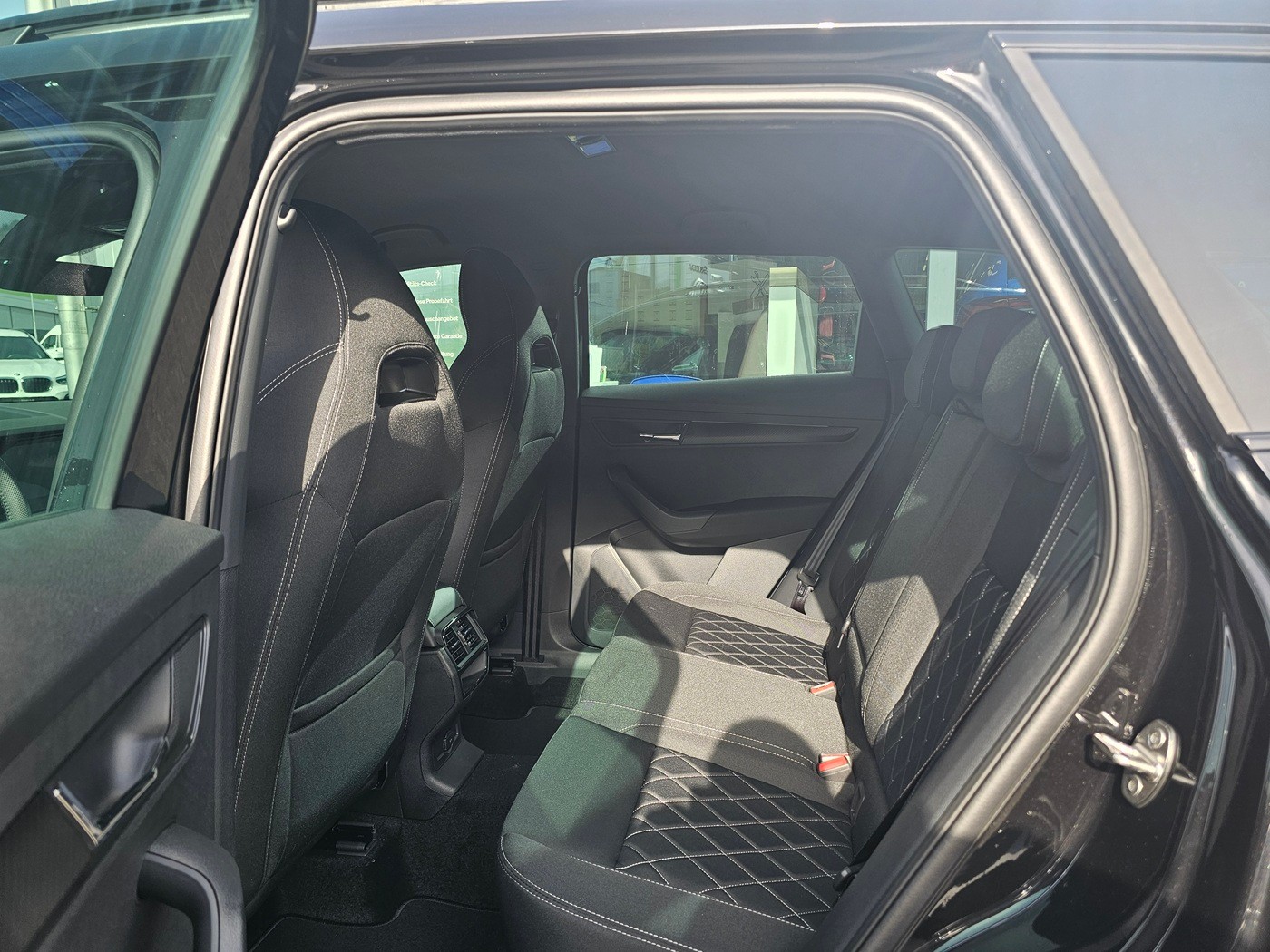 SKODA Karoq 2.0 TSI Dynamic Limited Edition 4x4 DSG-image-8
