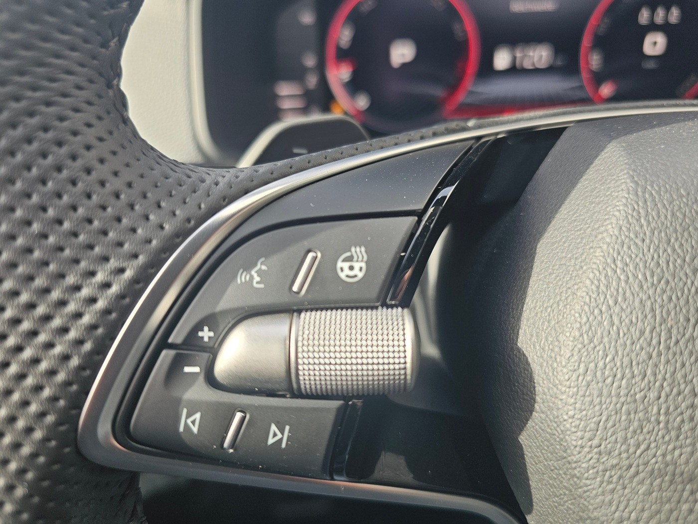 SKODA Karoq 2.0 TSI Dynamic Limited Edition 4x4 DSG-image-14