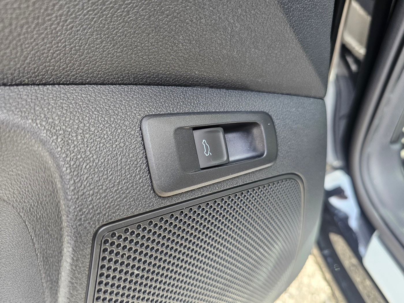 SKODA Karoq 2.0 TSI Dynamic Limited Edition 4x4 DSG-image-17