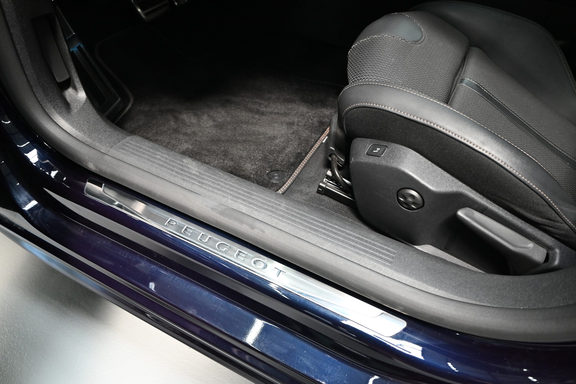PEUGEOT 508 1.6 PHEV GT EAT8-image-21