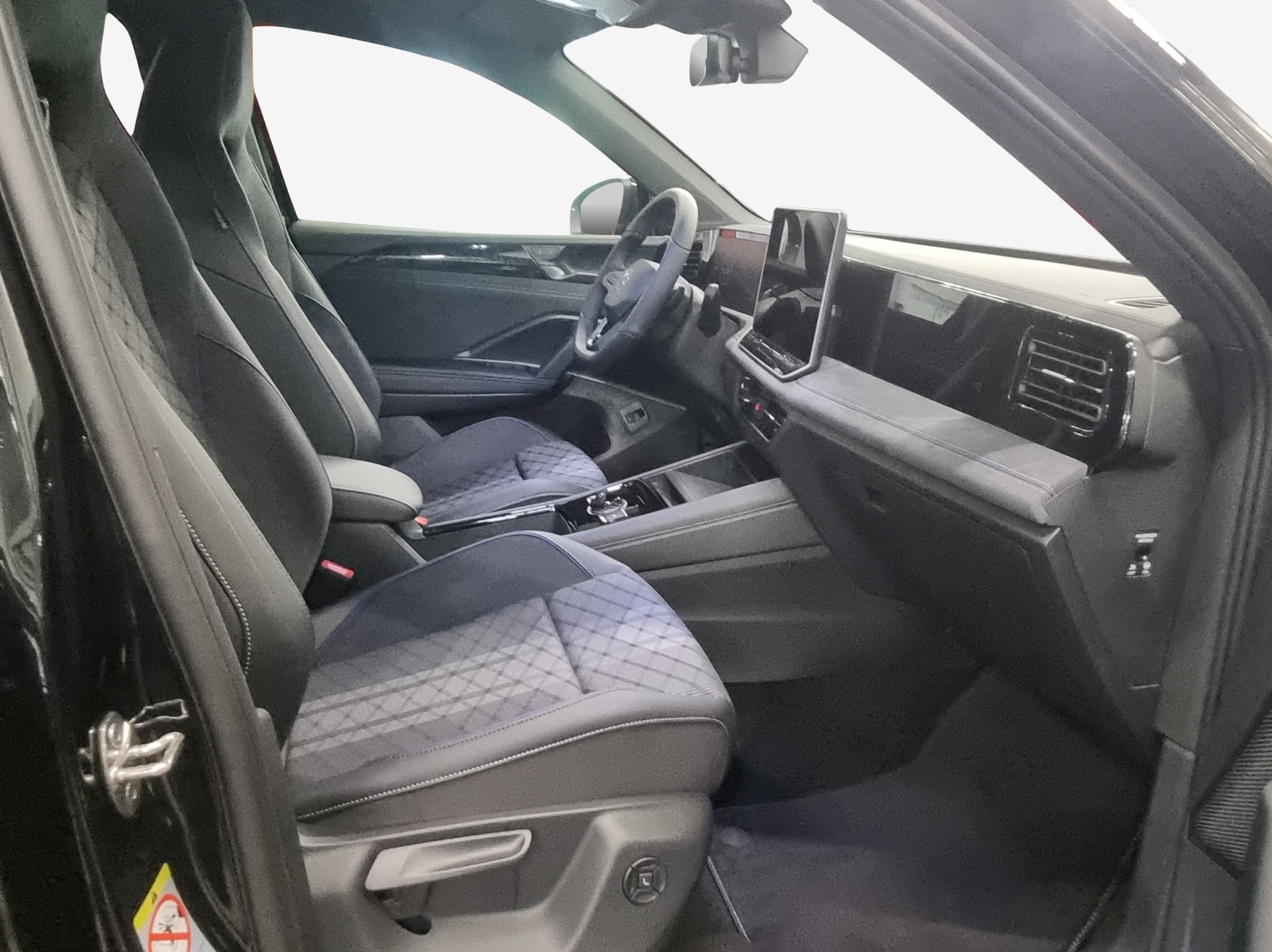 VW Tiguan 2.0 TDI SCR R-Line 4Motion DSG-image-15
