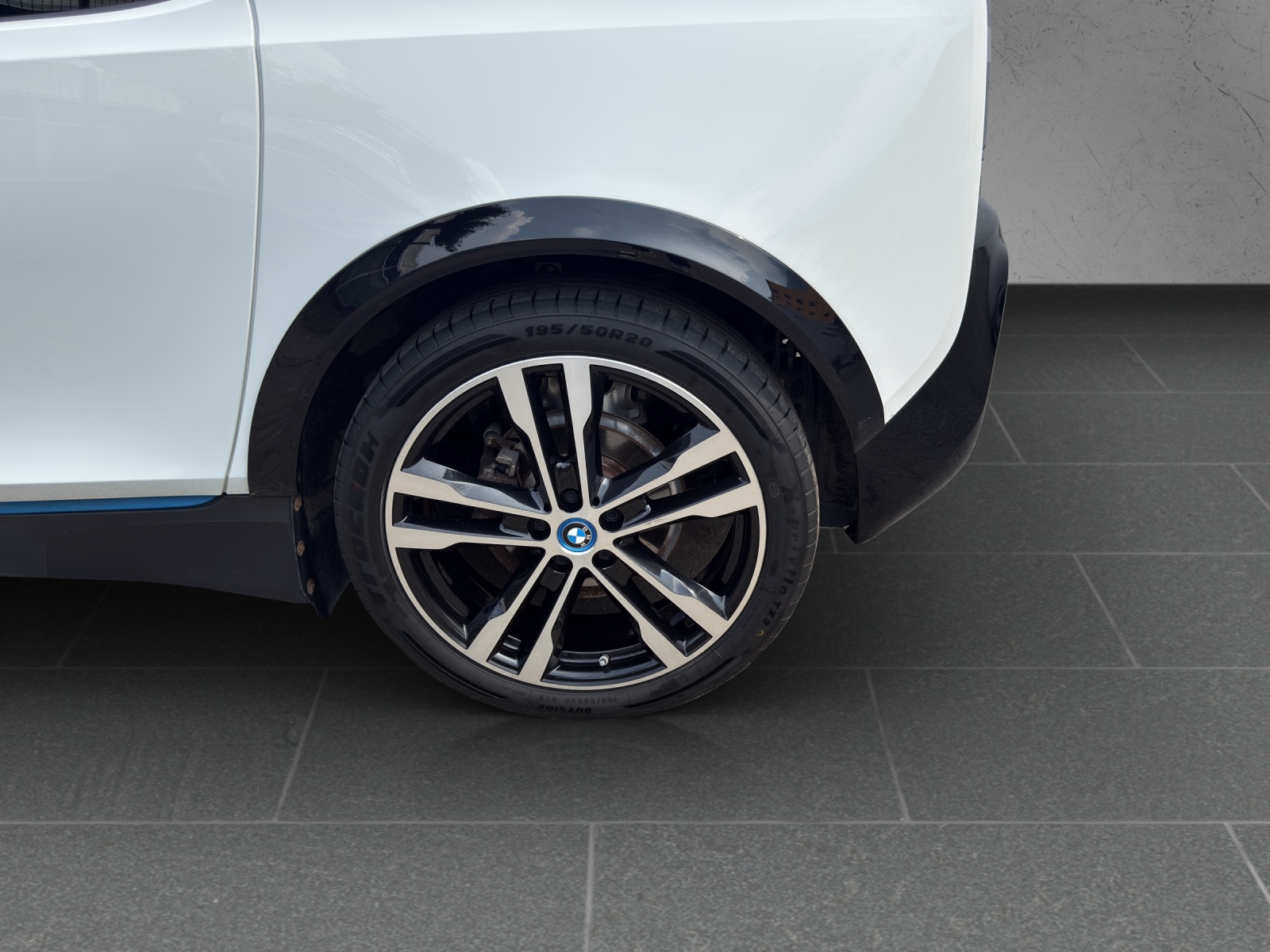 BMW i3s (120Ah)-image-11