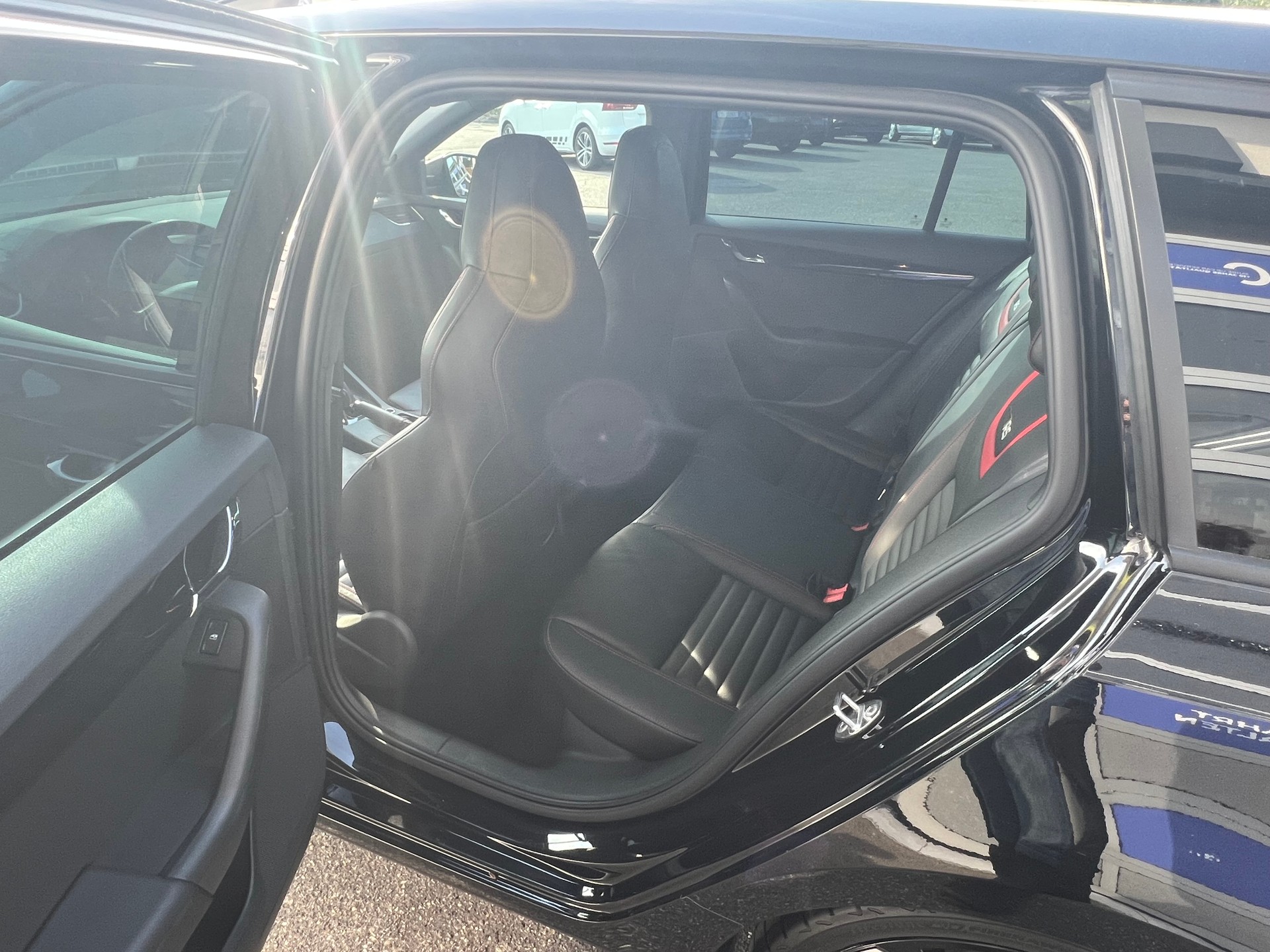 SKODA Octavia Combi 2.0 TSI RS230 DSG-image-11